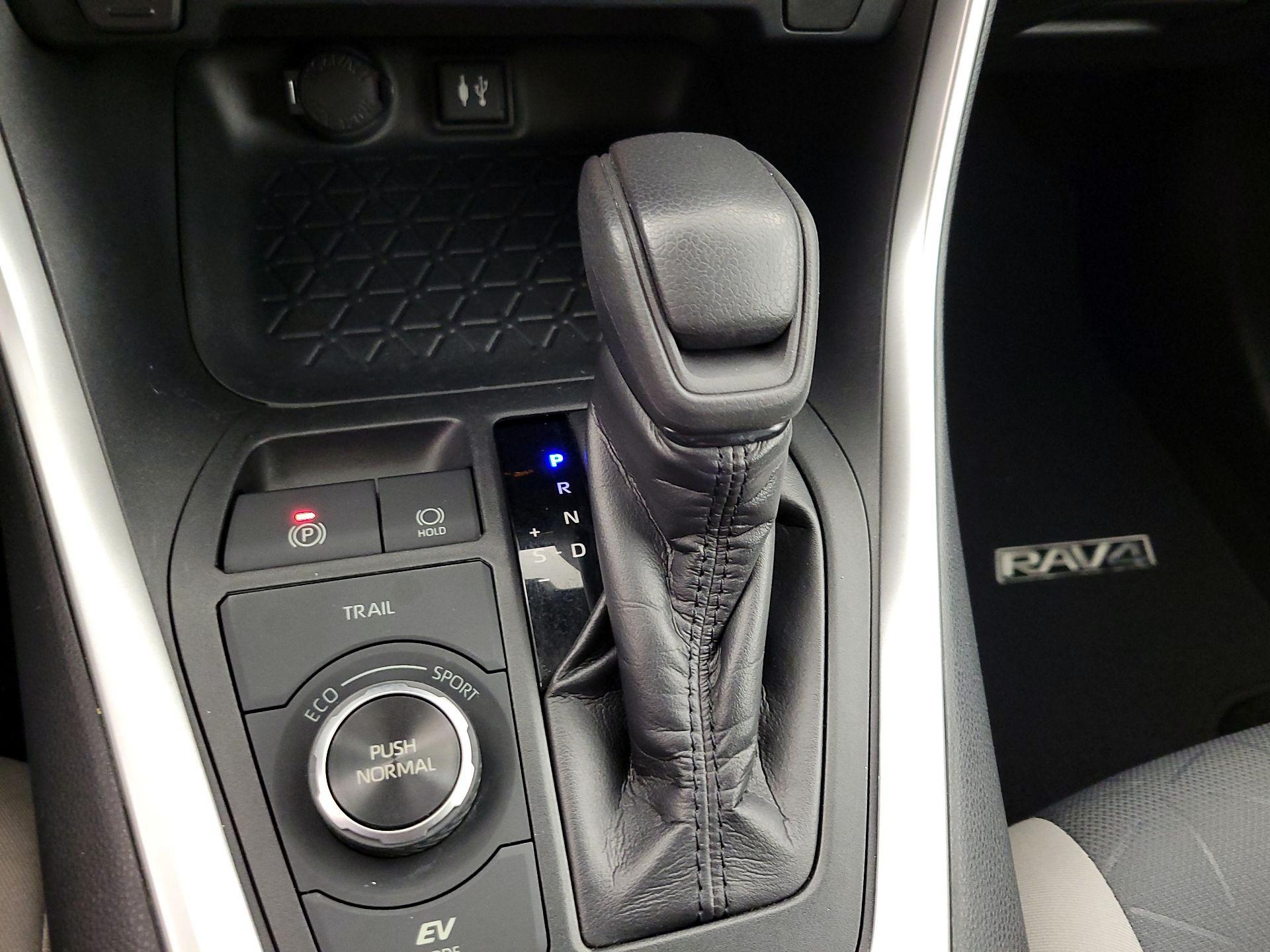 Thumbnail: 2019 Toyota RAV4 - 17