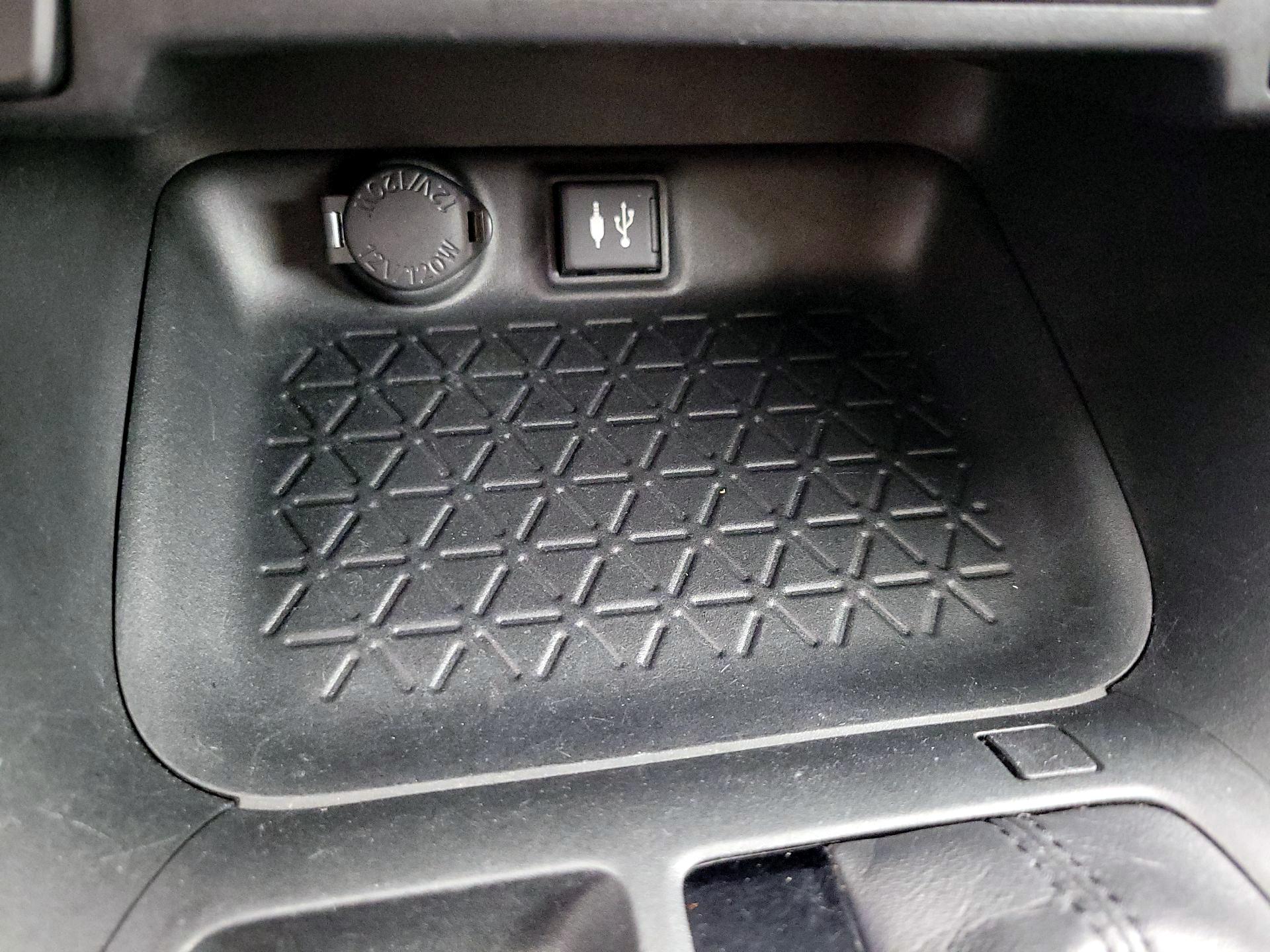 Thumbnail: 2019 Toyota RAV4 - 18