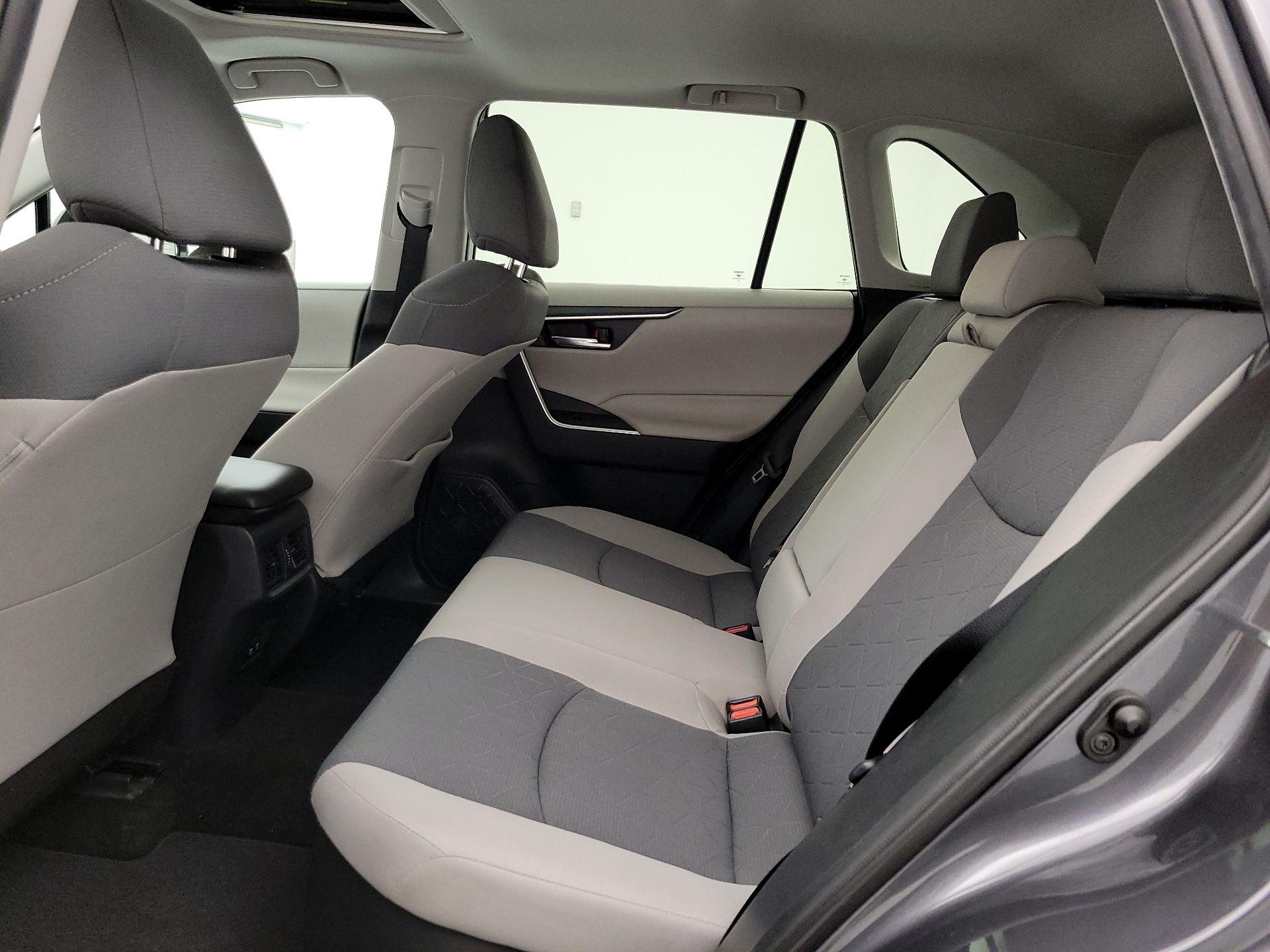 Thumbnail: 2019 Toyota RAV4 - 20