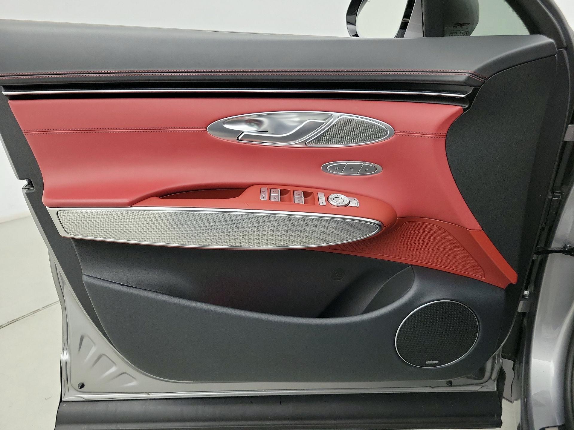 Thumbnail: 2023 Genesis GV70 - 12