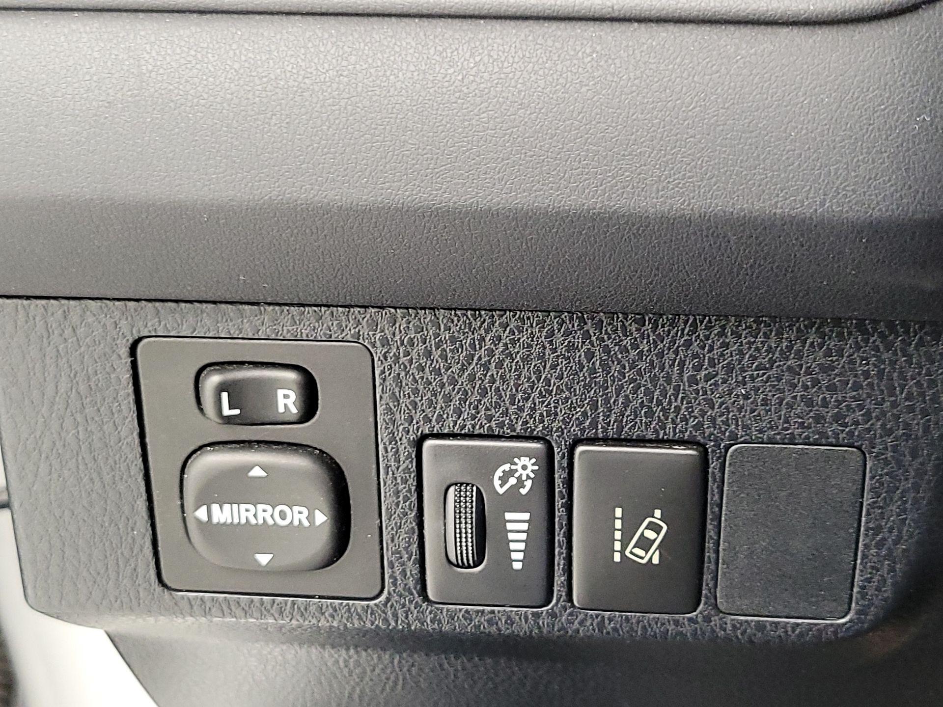 Thumbnail: 2018 Toyota RAV4 - 13