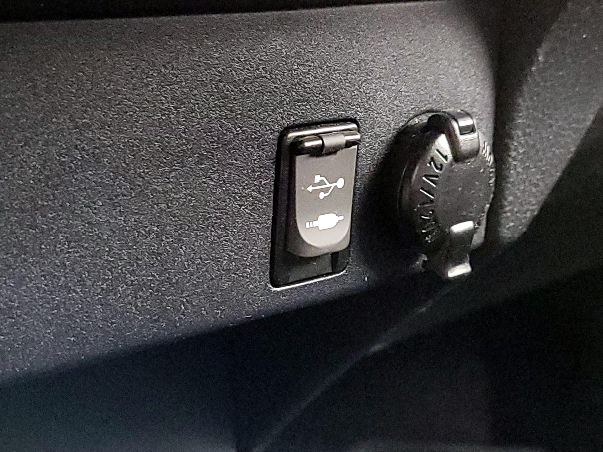 Thumbnail: 2018 Toyota RAV4 - 18