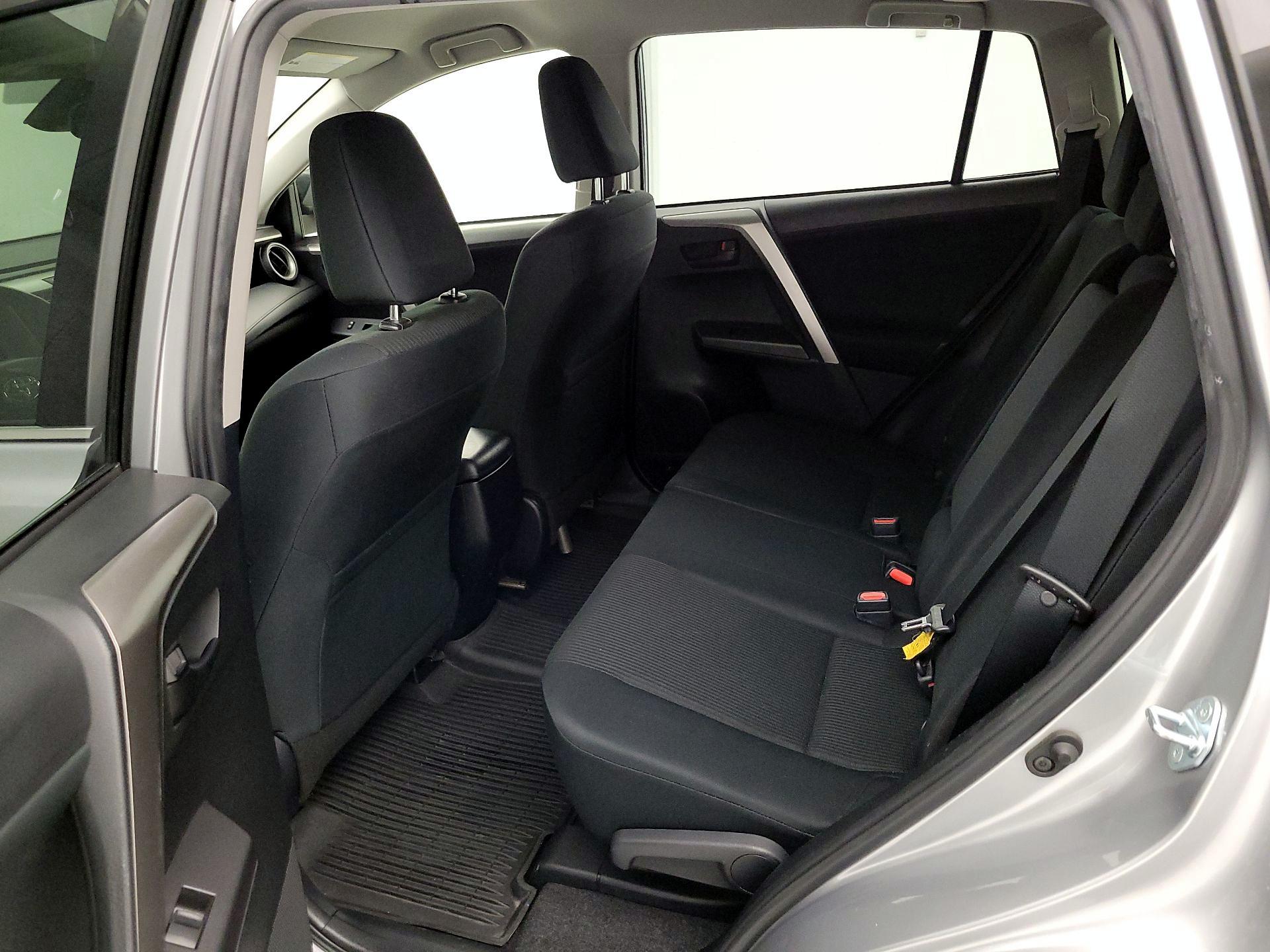 Thumbnail: 2018 Toyota RAV4 - 19