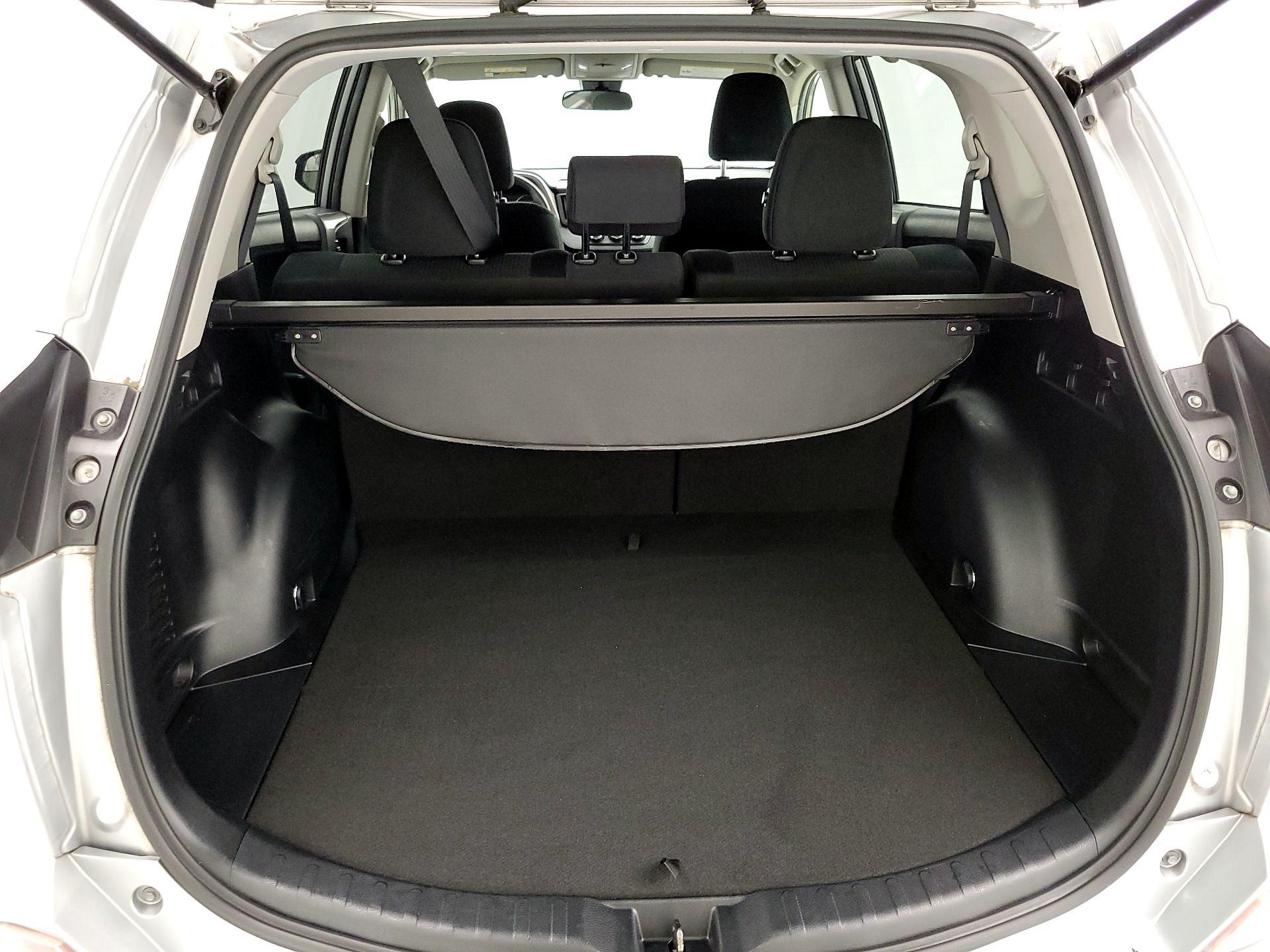 Thumbnail: 2018 Toyota RAV4 - 20