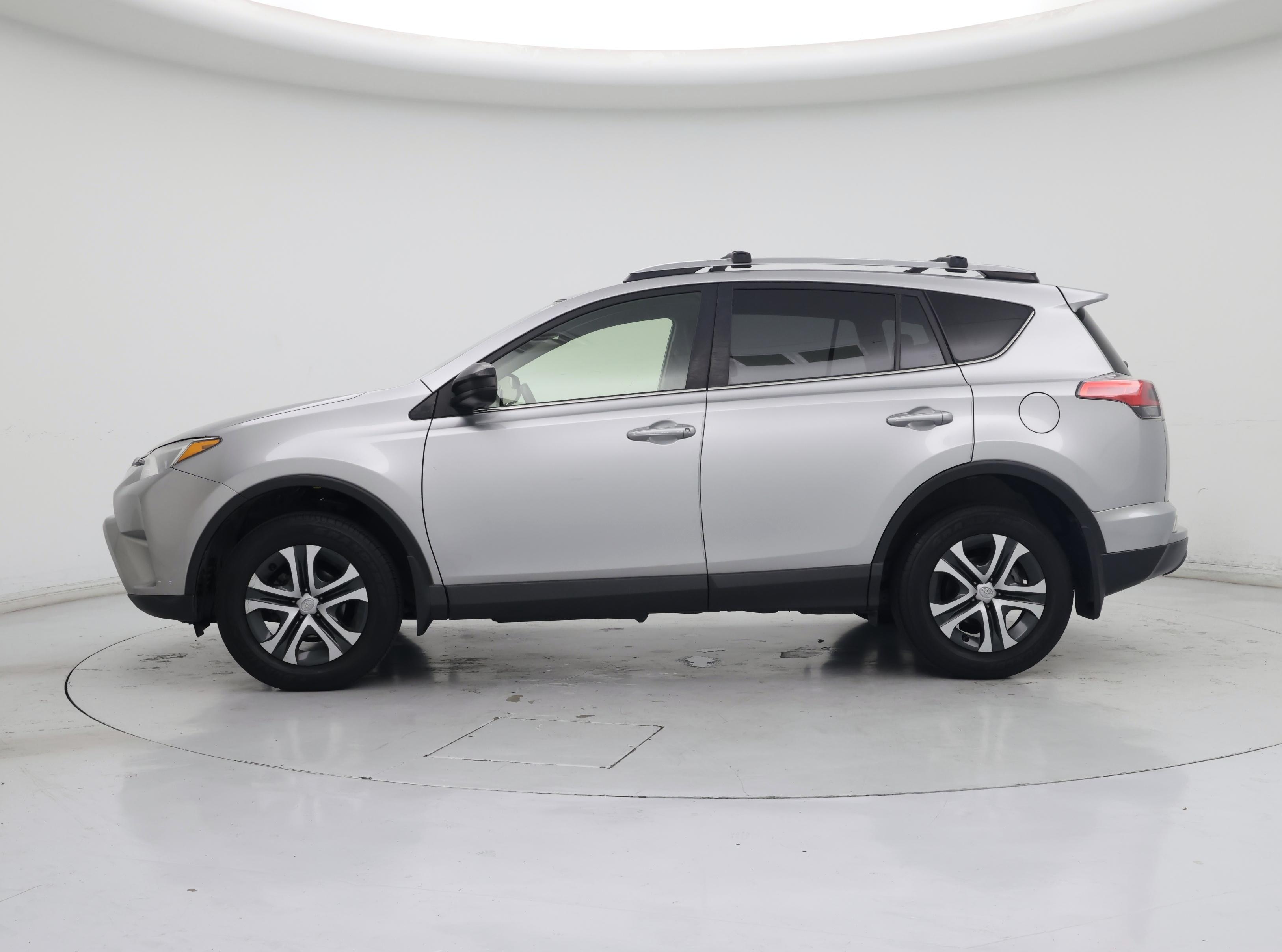 Thumbnail: 2018 Toyota RAV4 - 3