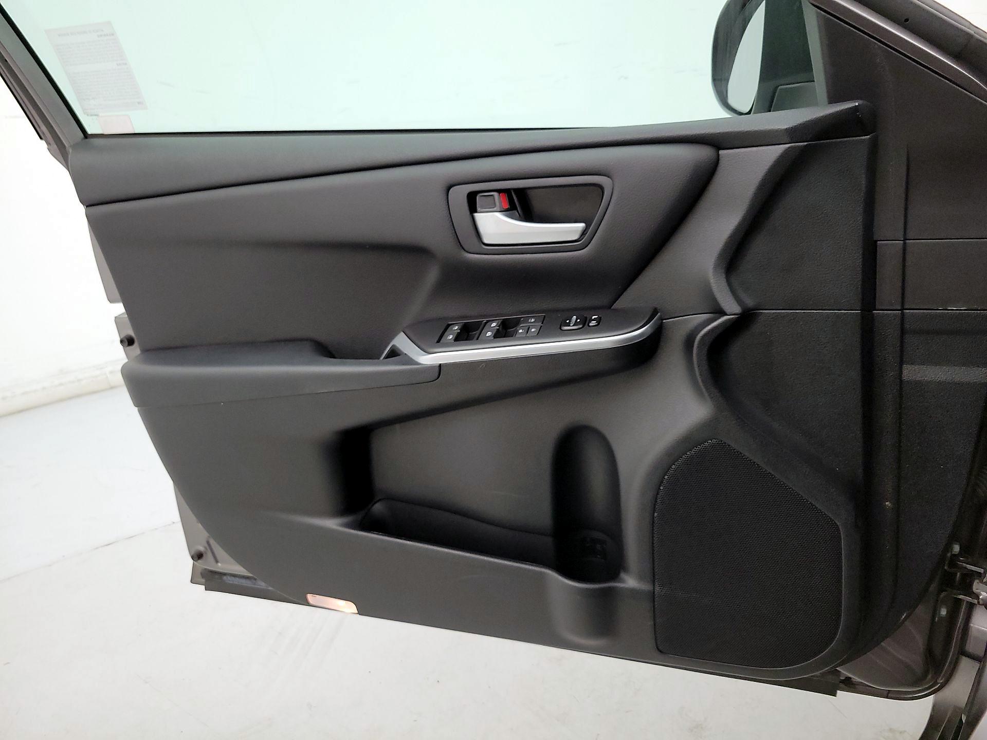 Thumbnail: 2016 Toyota Camry - 12