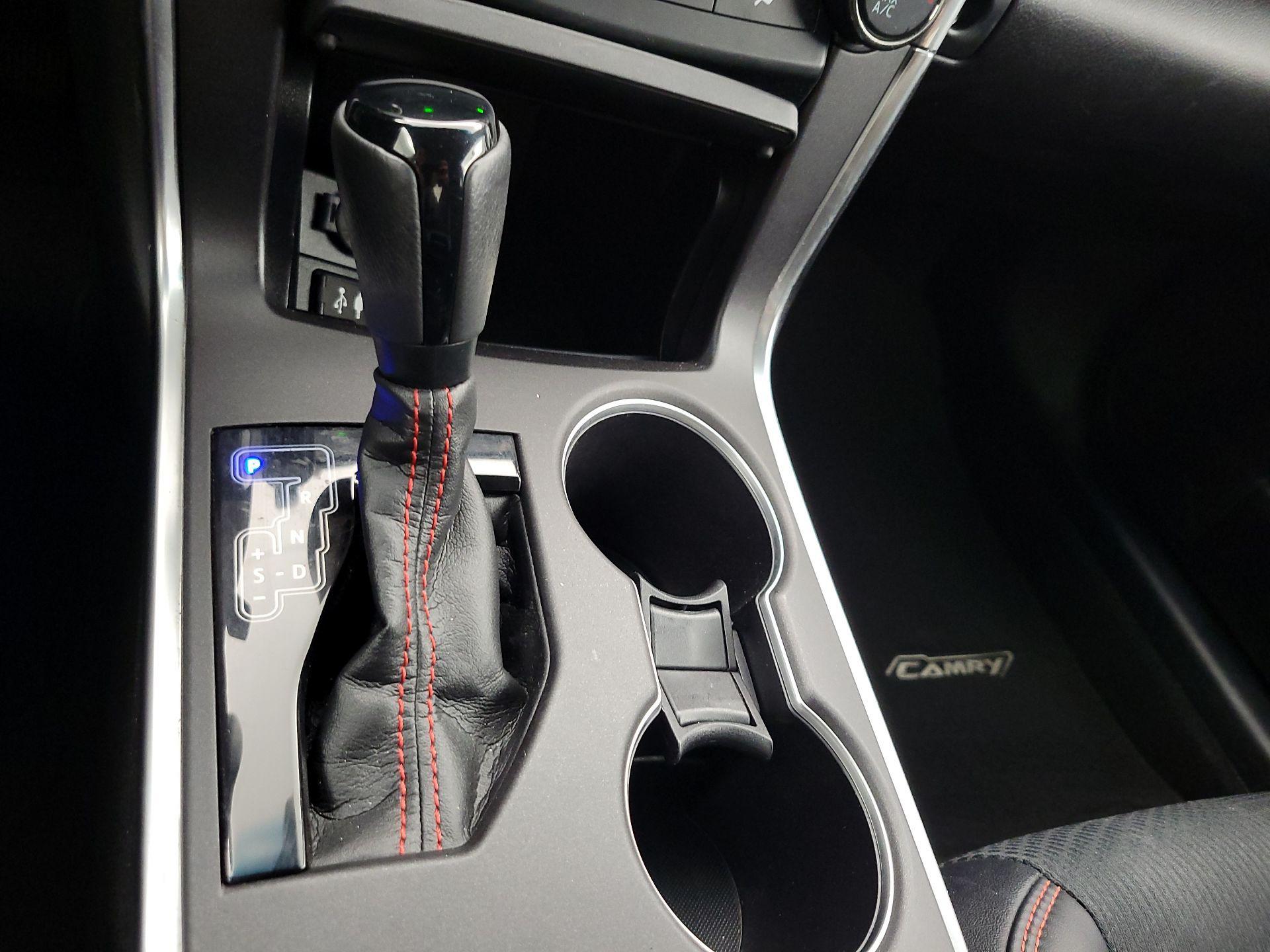 Thumbnail: 2016 Toyota Camry - 17