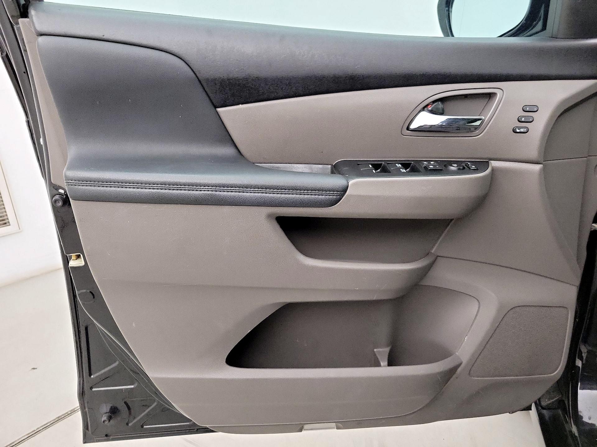 Thumbnail: 2015 Honda Odyssey - 12