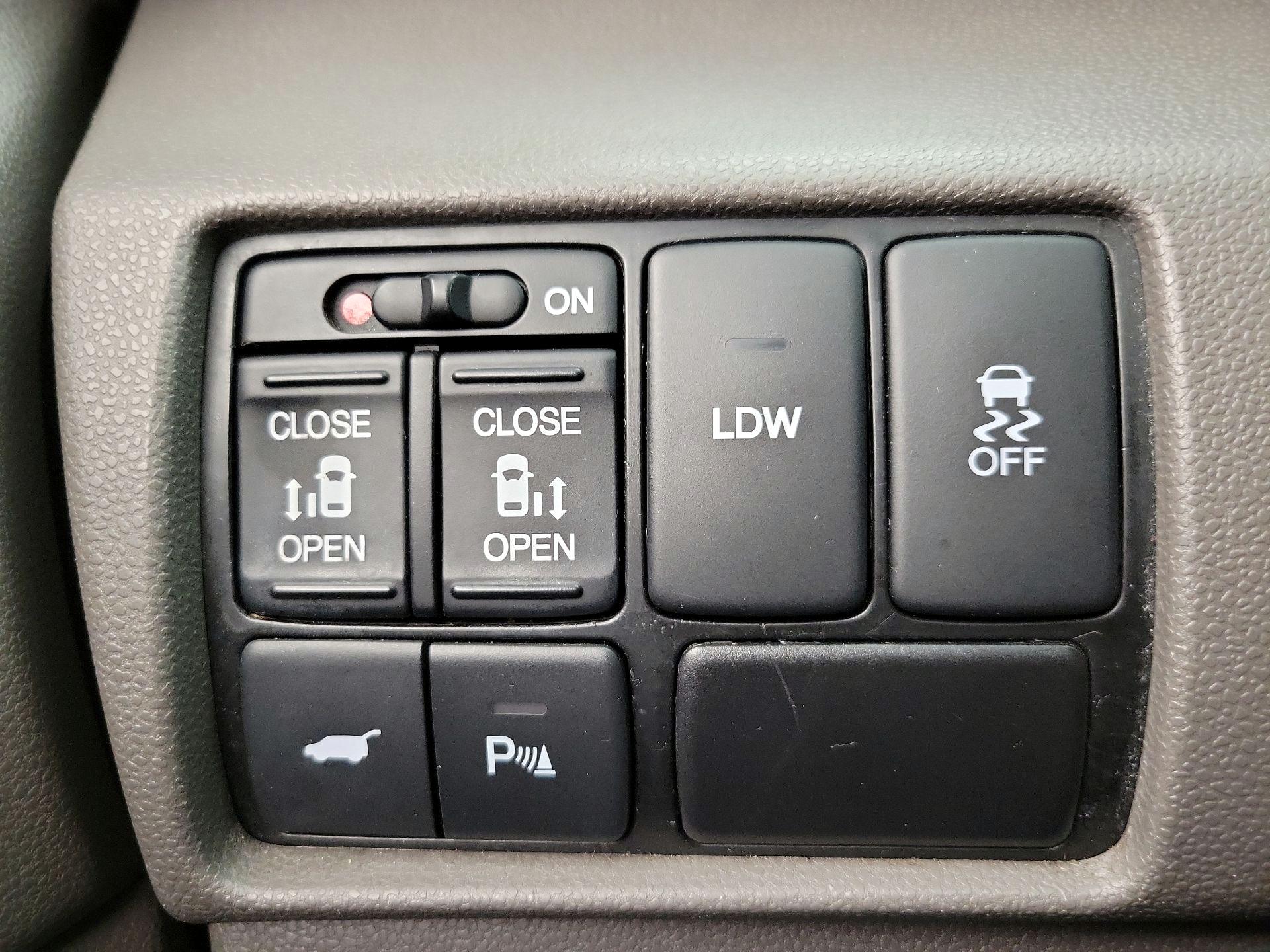 Thumbnail: 2015 Honda Odyssey - 13