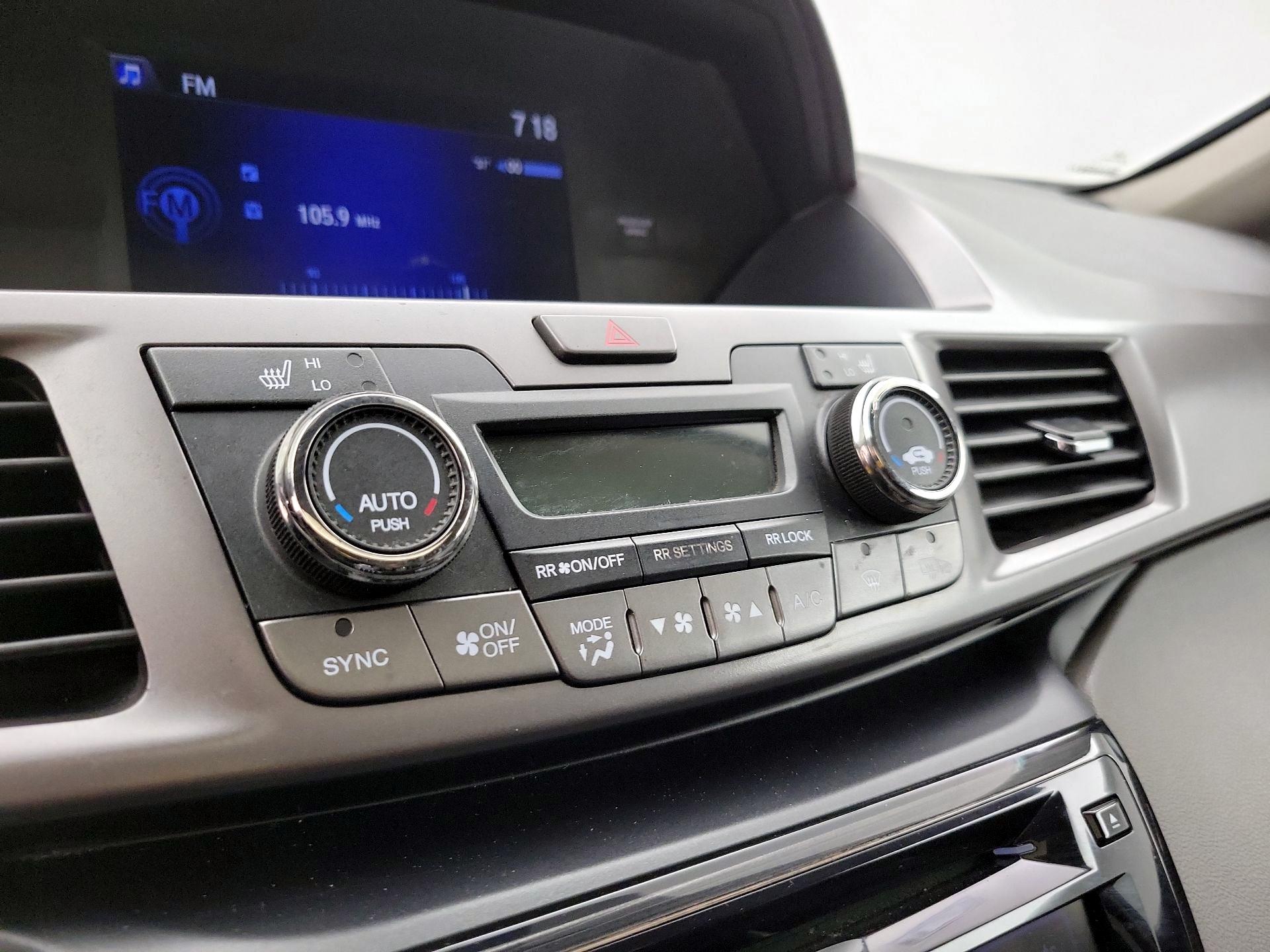 Thumbnail: 2015 Honda Odyssey - 16