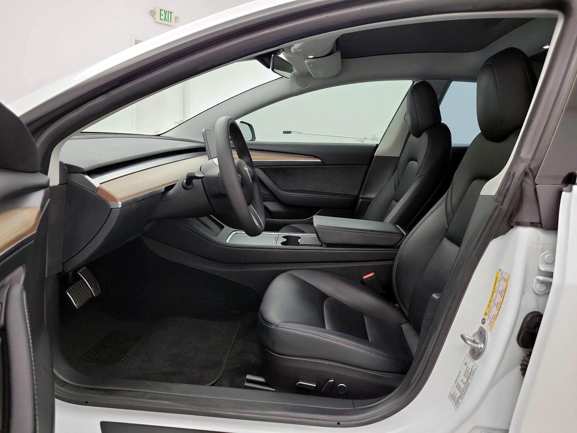 Thumbnail: 2023 Tesla Model 3 - 11