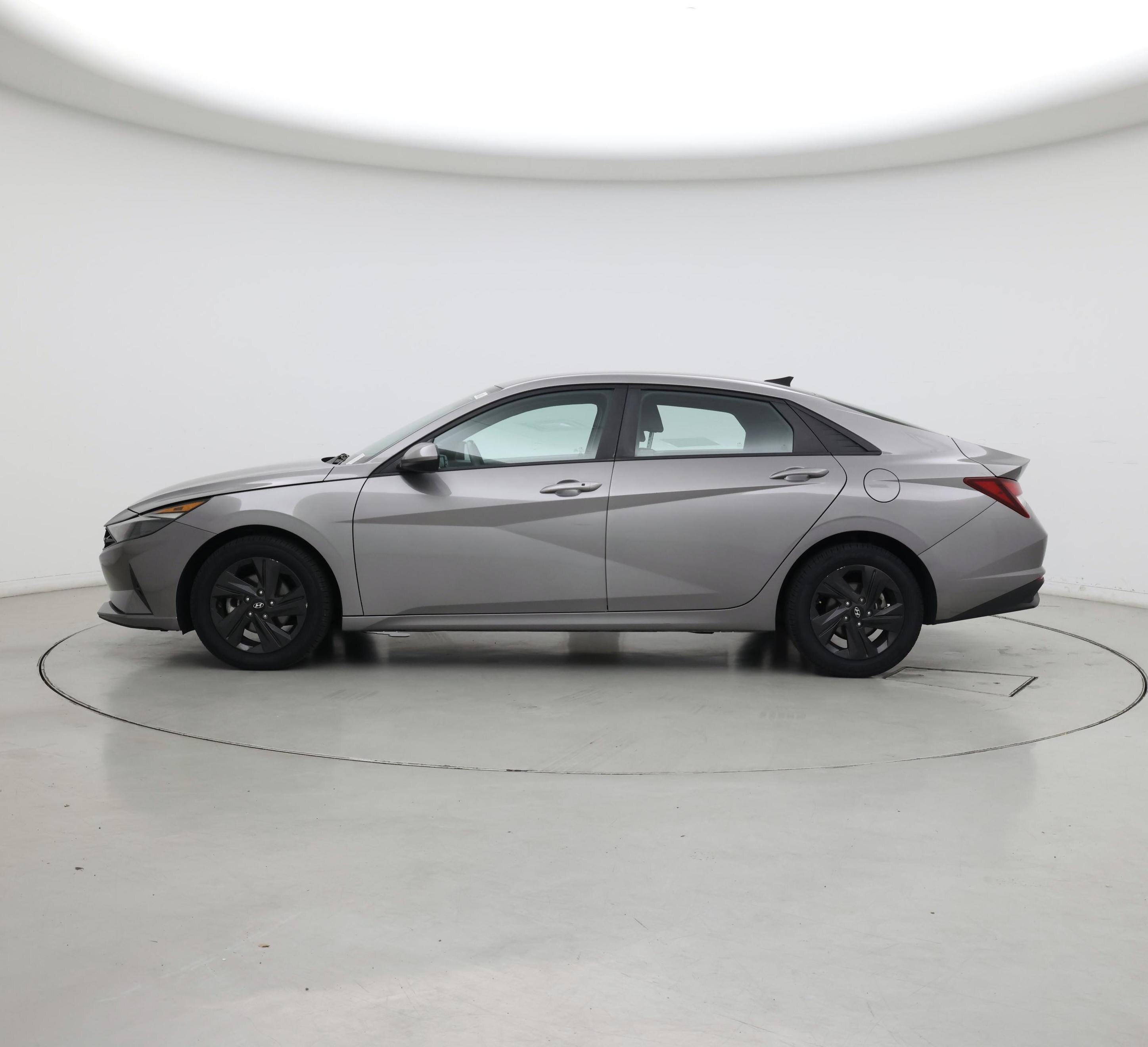 Thumbnail: 2022 Hyundai Elantra - 3