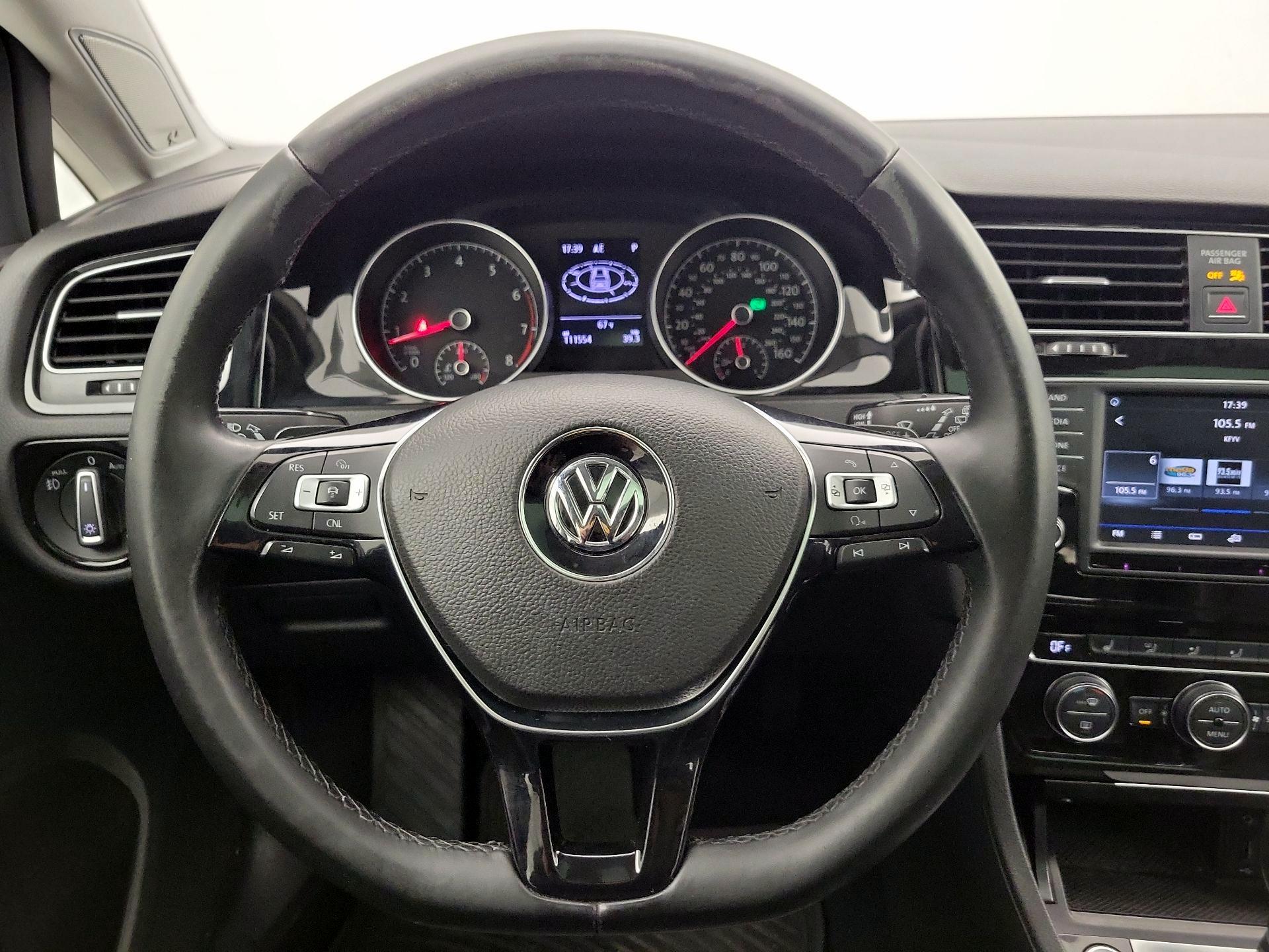 Thumbnail: 2017 Volkswagen Golf - 10
