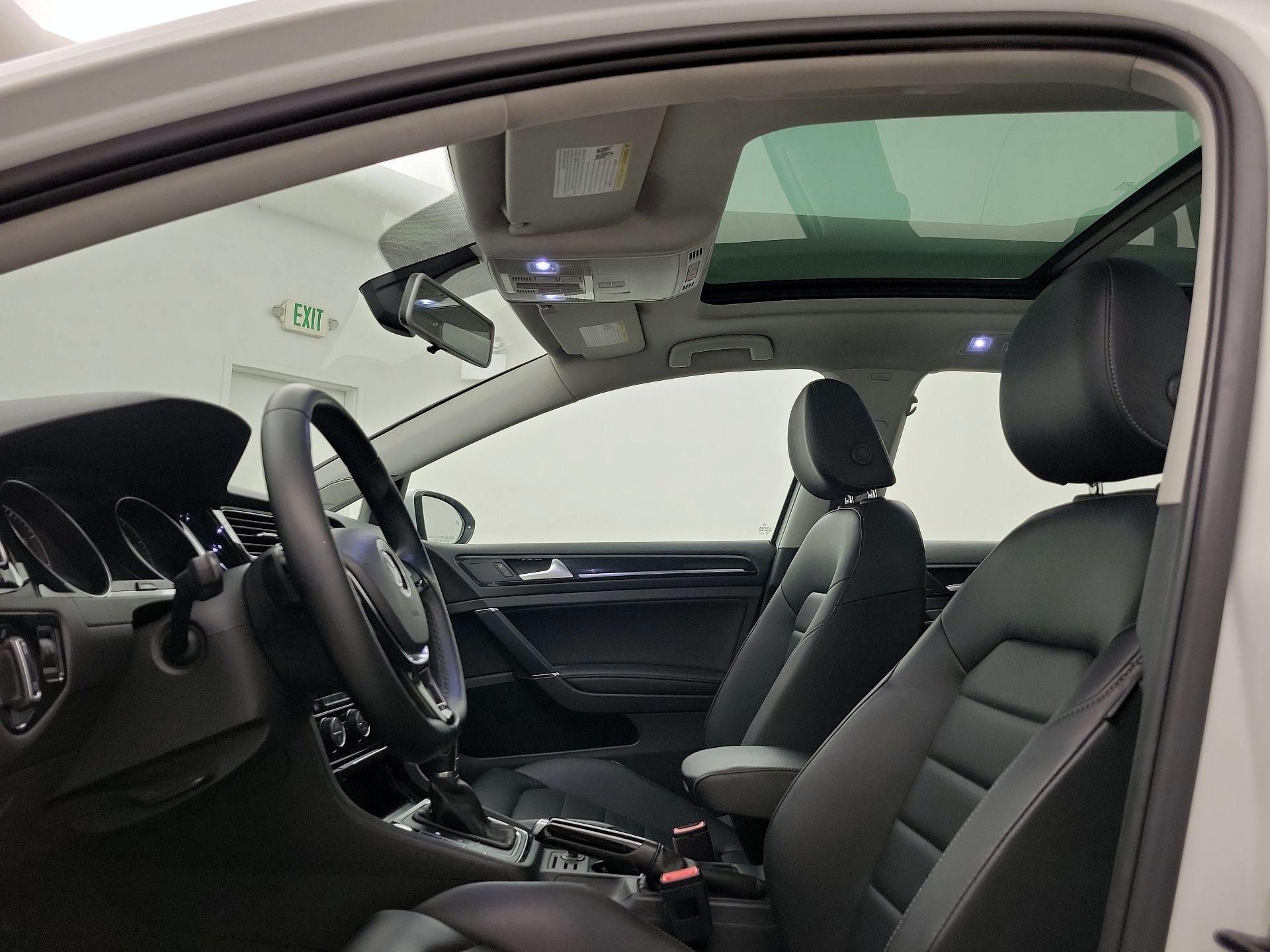 Thumbnail: 2017 Volkswagen Golf - 20