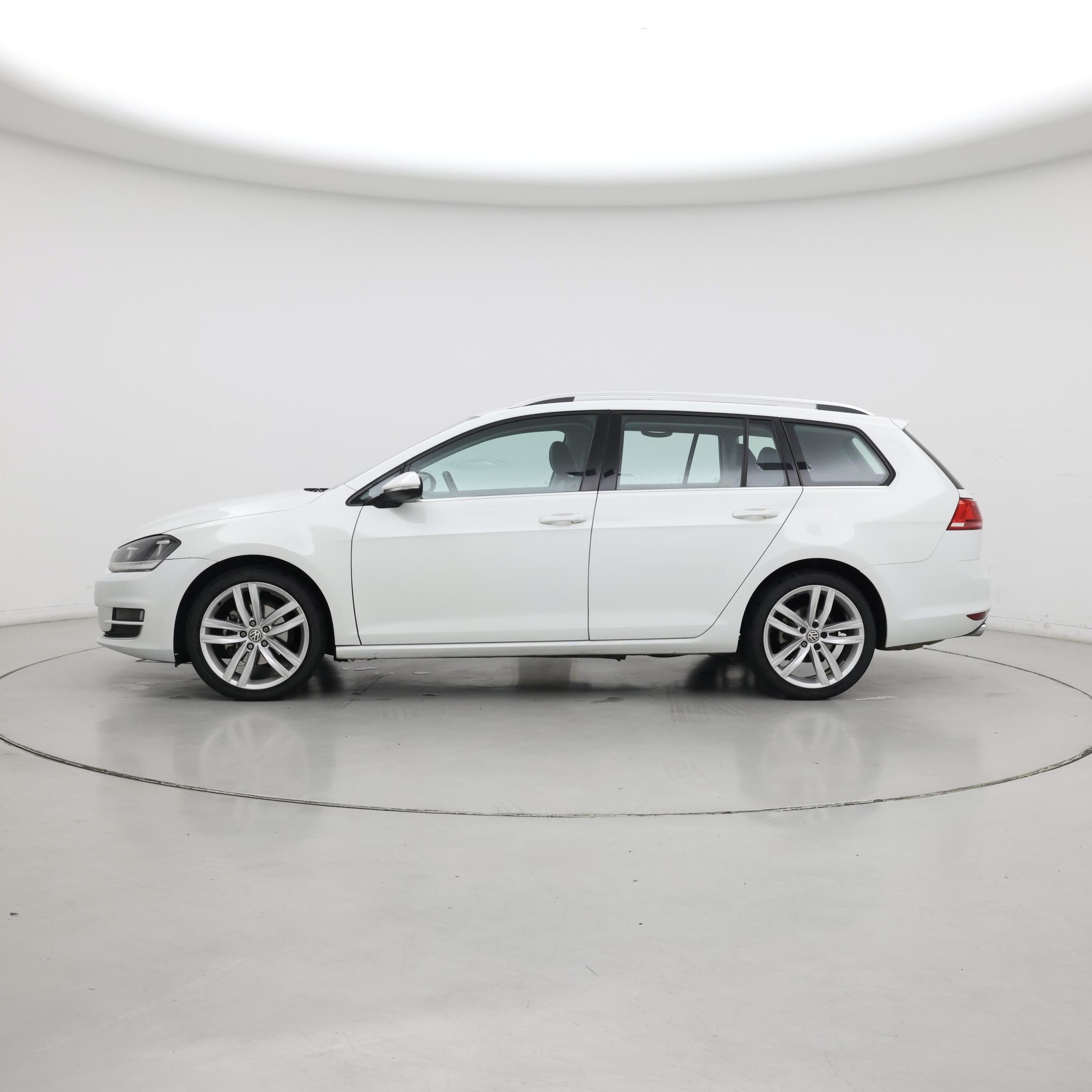 Thumbnail: 2017 Volkswagen Golf - 3