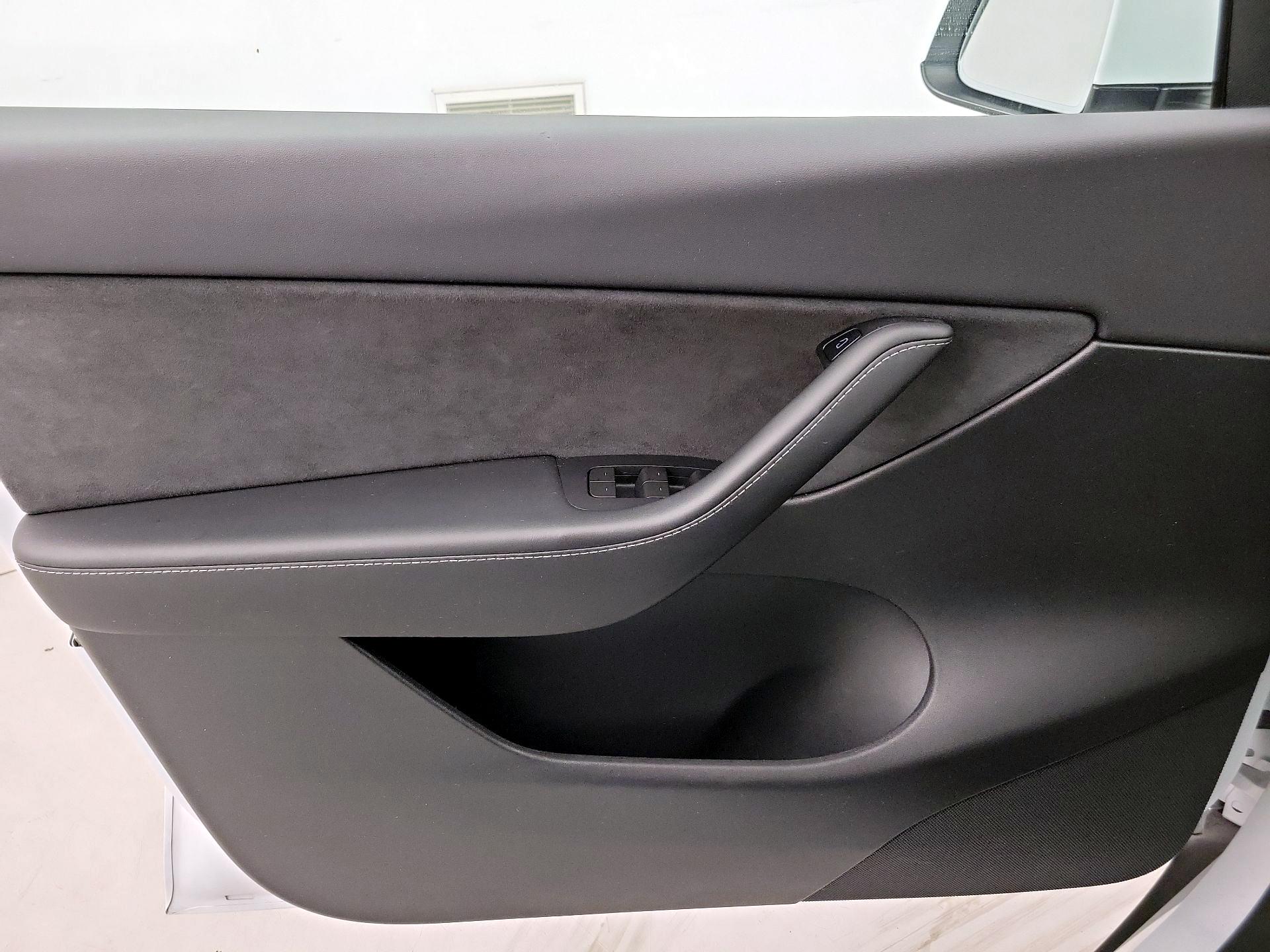 Thumbnail: 2022 Tesla Model Y - 12