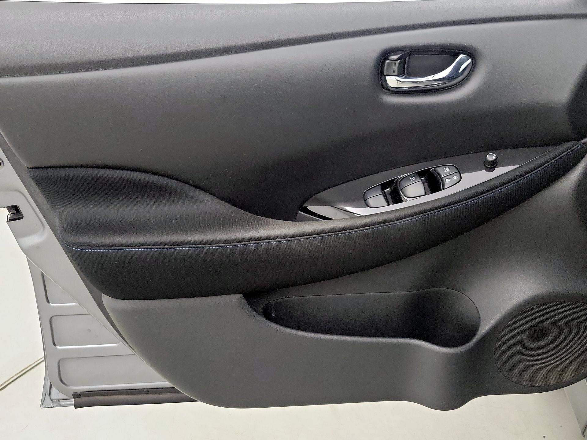 Thumbnail: 2022 Nissan Leaf - 12