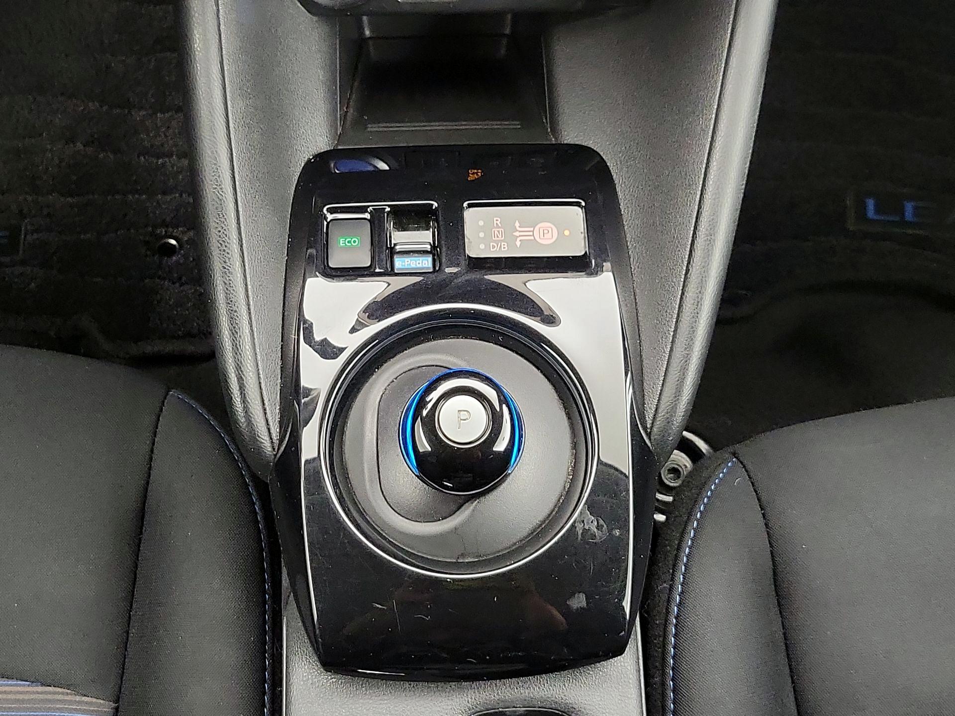 Thumbnail: 2022 Nissan Leaf - 17