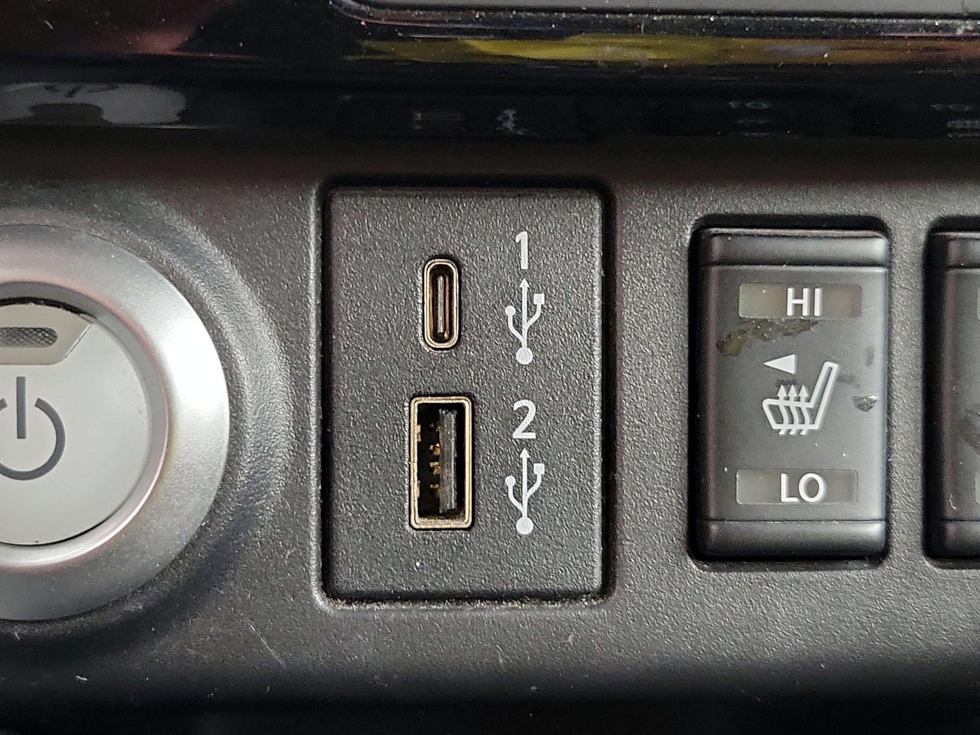 Thumbnail: 2022 Nissan Leaf - 18