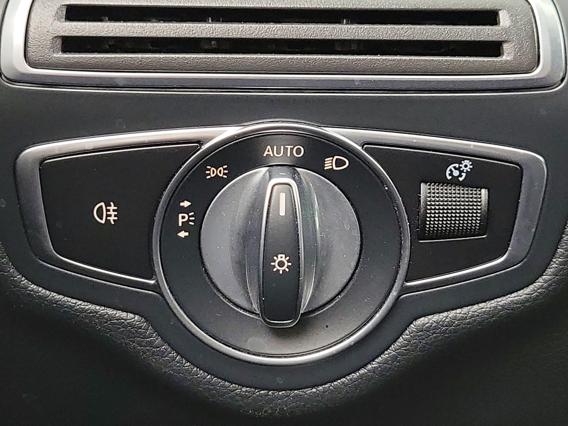 Thumbnail: 2021 Mercedes-Benz C-Class - 13