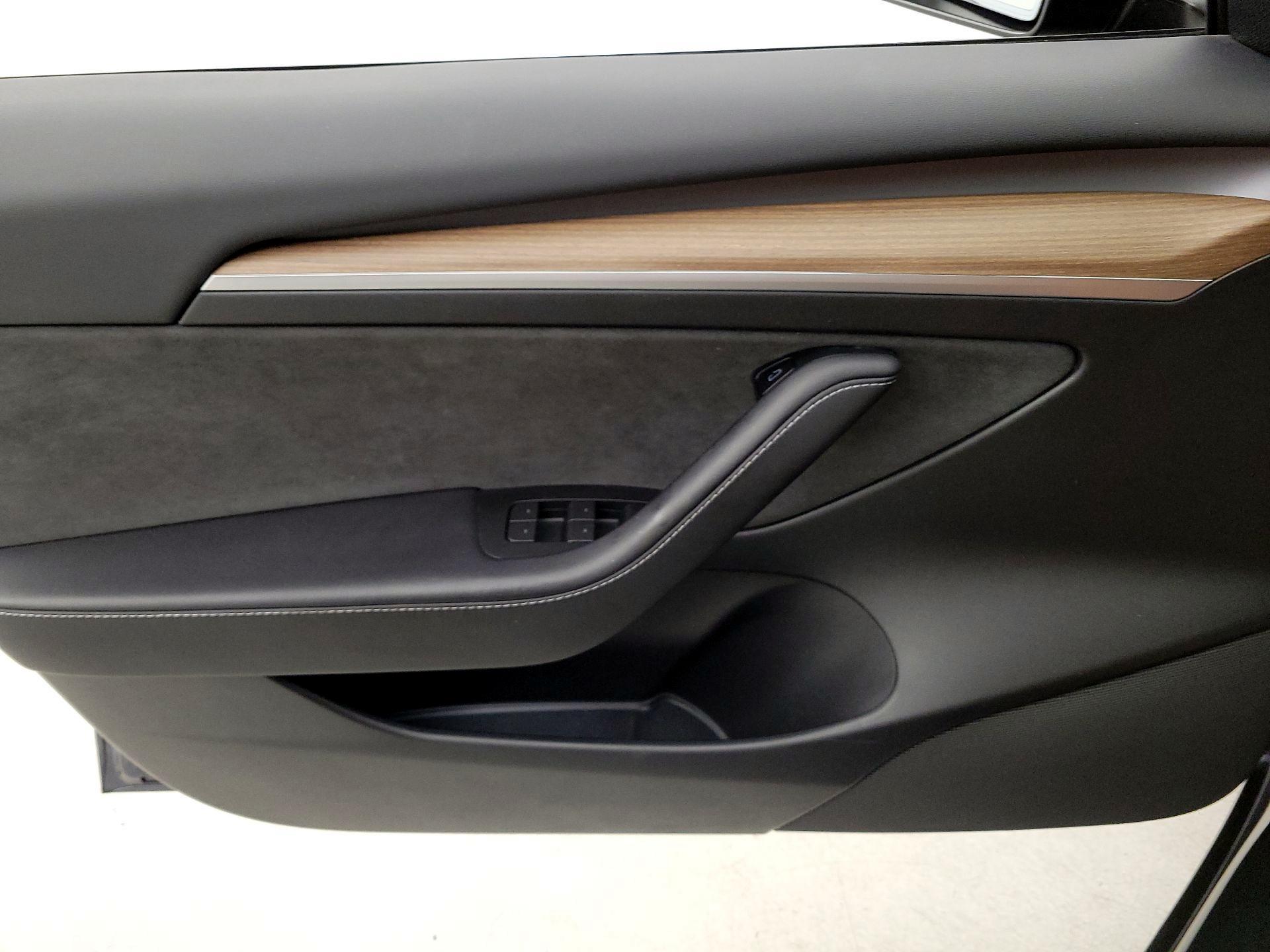 Thumbnail: 2022 Tesla Model 3 - 12
