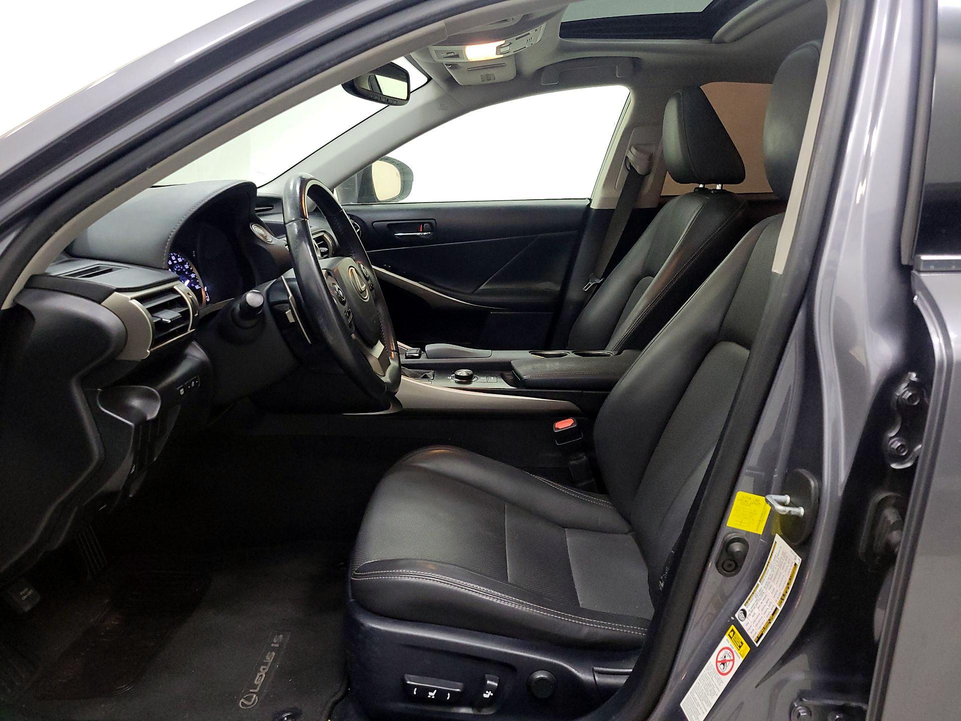 Thumbnail: 2015 Lexus IS - 11