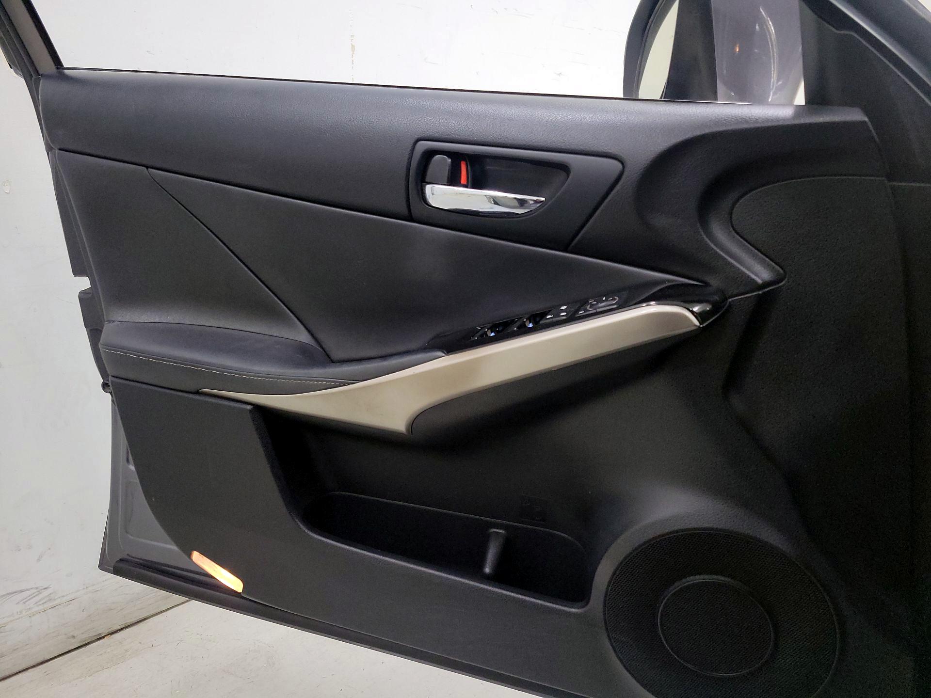 Thumbnail: 2015 Lexus IS - 12