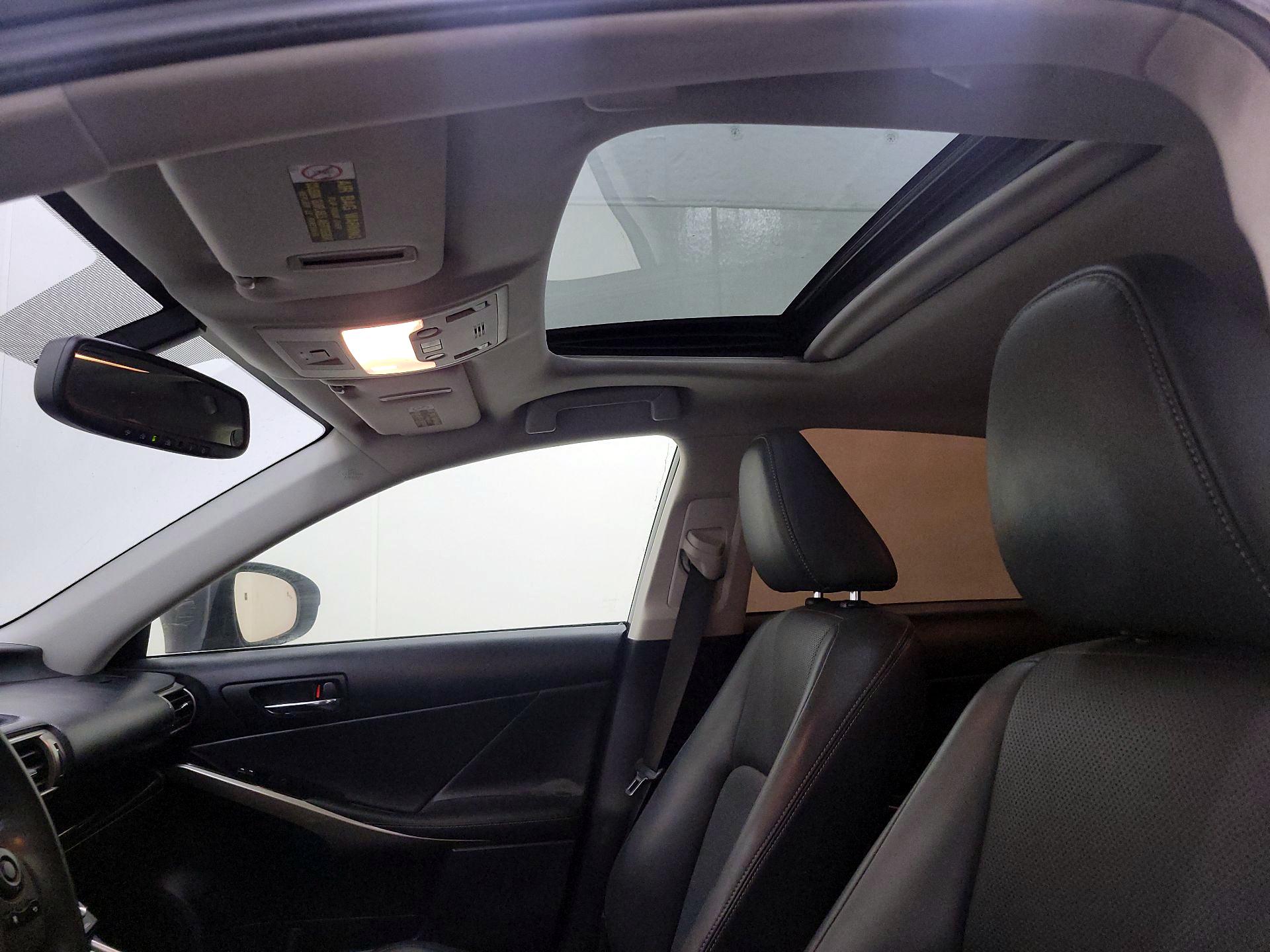 Thumbnail: 2015 Lexus IS - 18