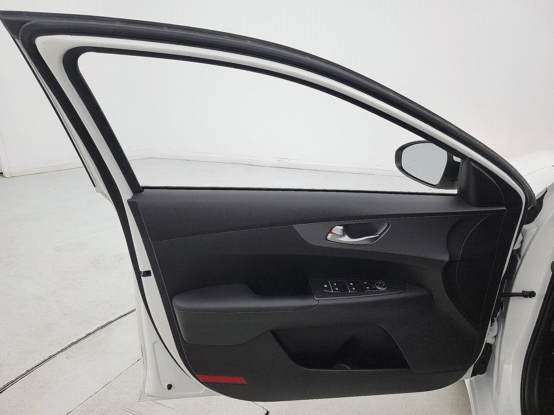 Thumbnail: 2021 Kia Forte - 12