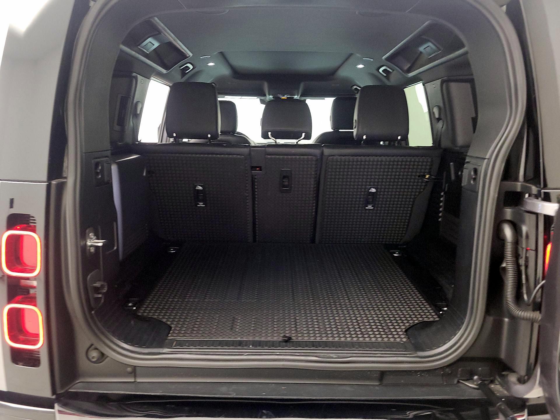 Thumbnail: 2022 Land Rover Defender - 20