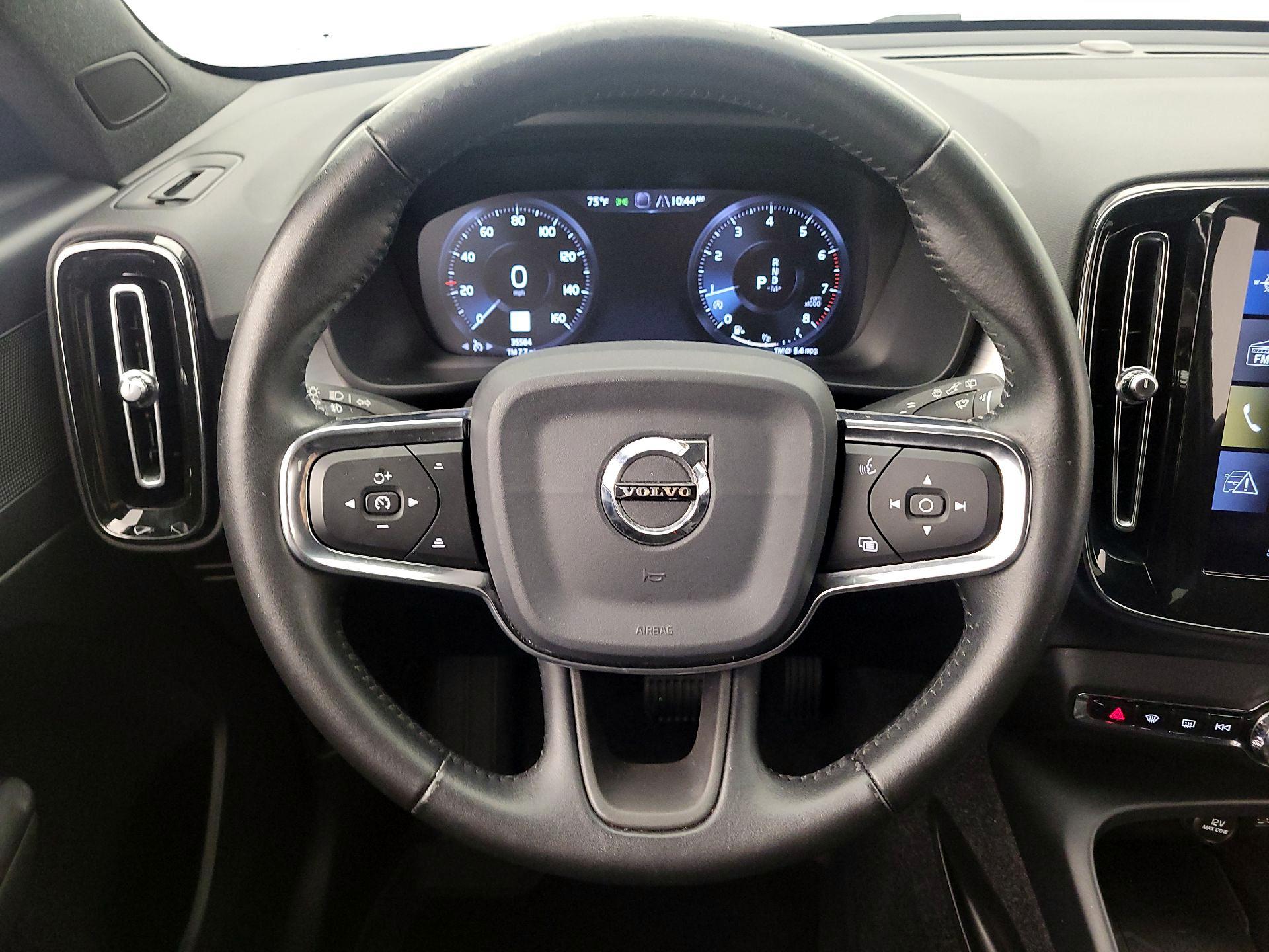 Thumbnail: 2020 Volvo XC40 - 10