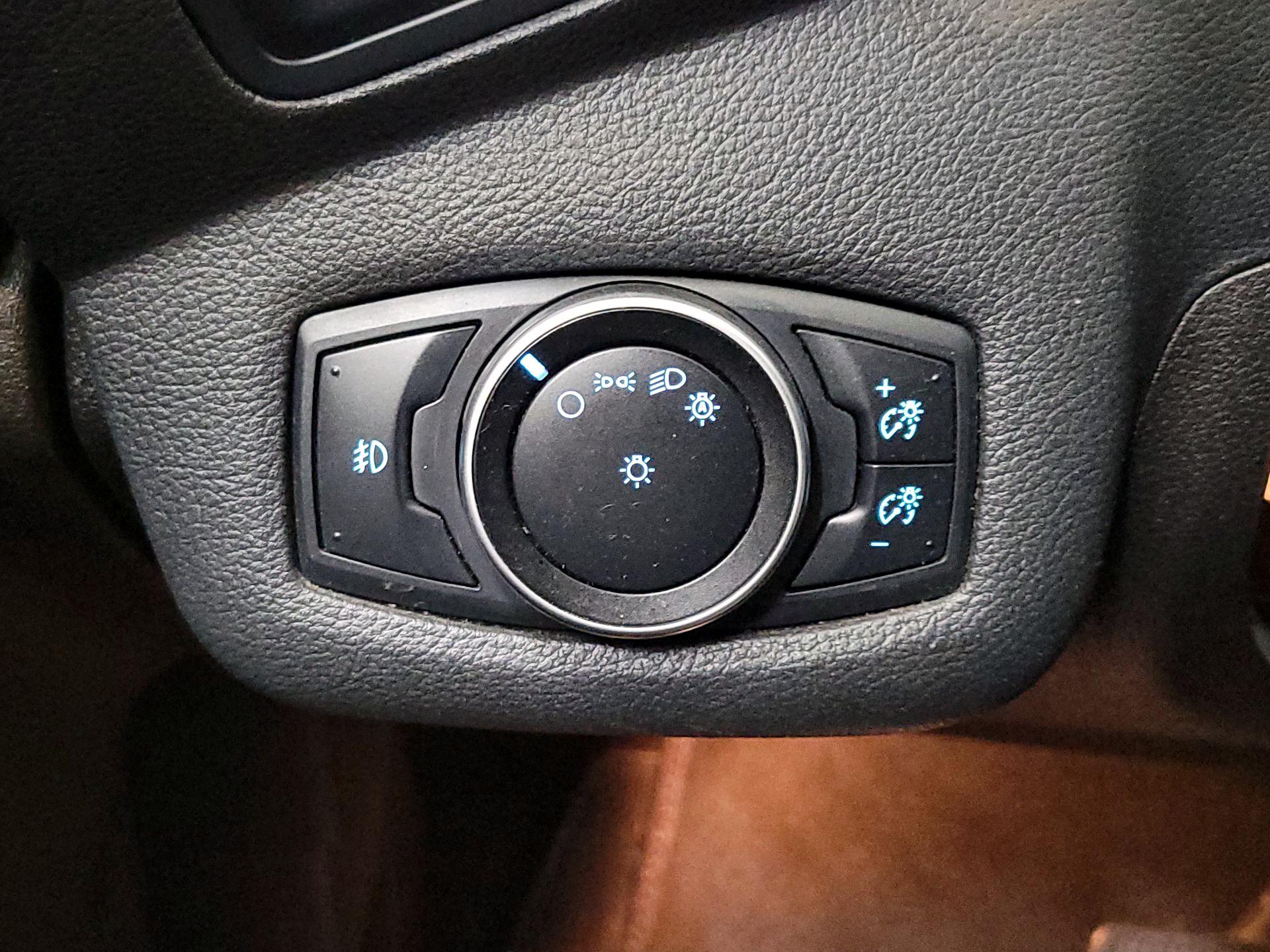Thumbnail: 2015 Ford Escape - 13