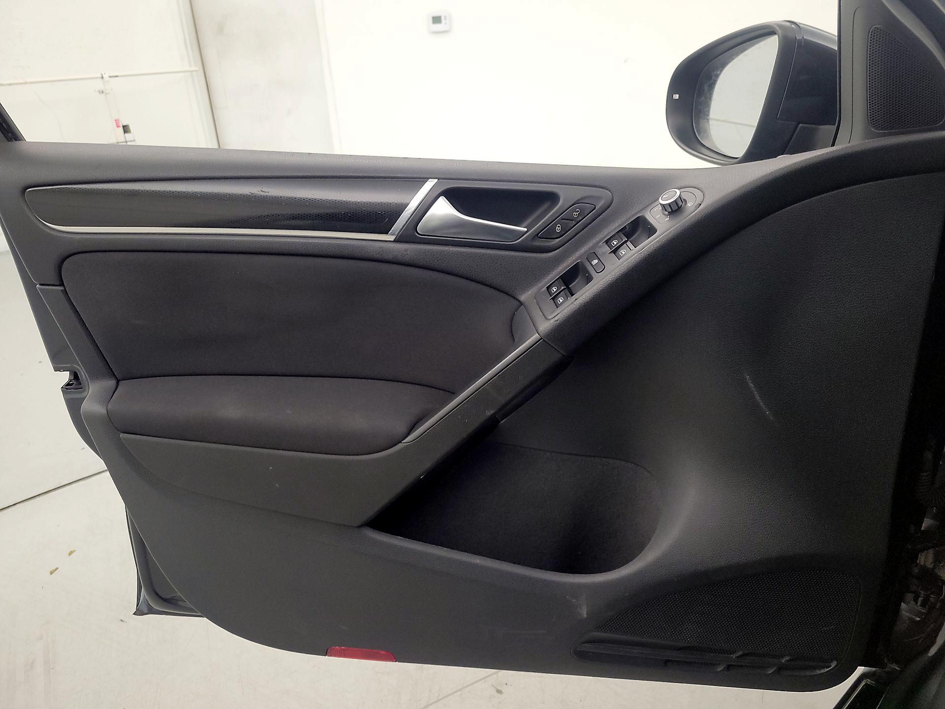 Thumbnail: 2014 Volkswagen Golf - 12