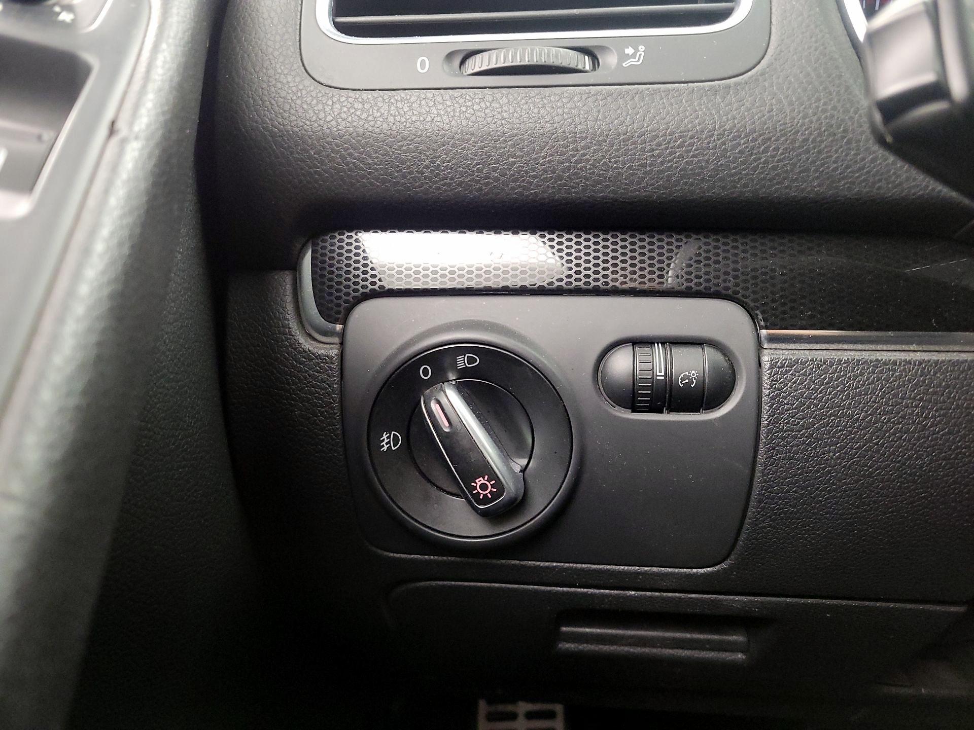 Thumbnail: 2014 Volkswagen Golf - 13