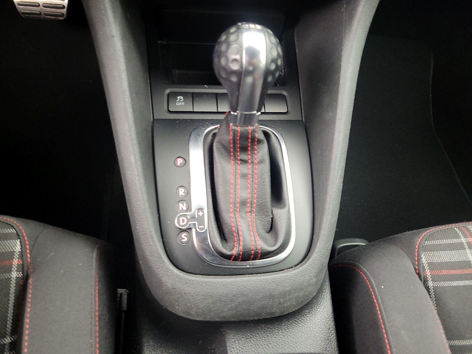 Thumbnail: 2014 Volkswagen Golf - 16