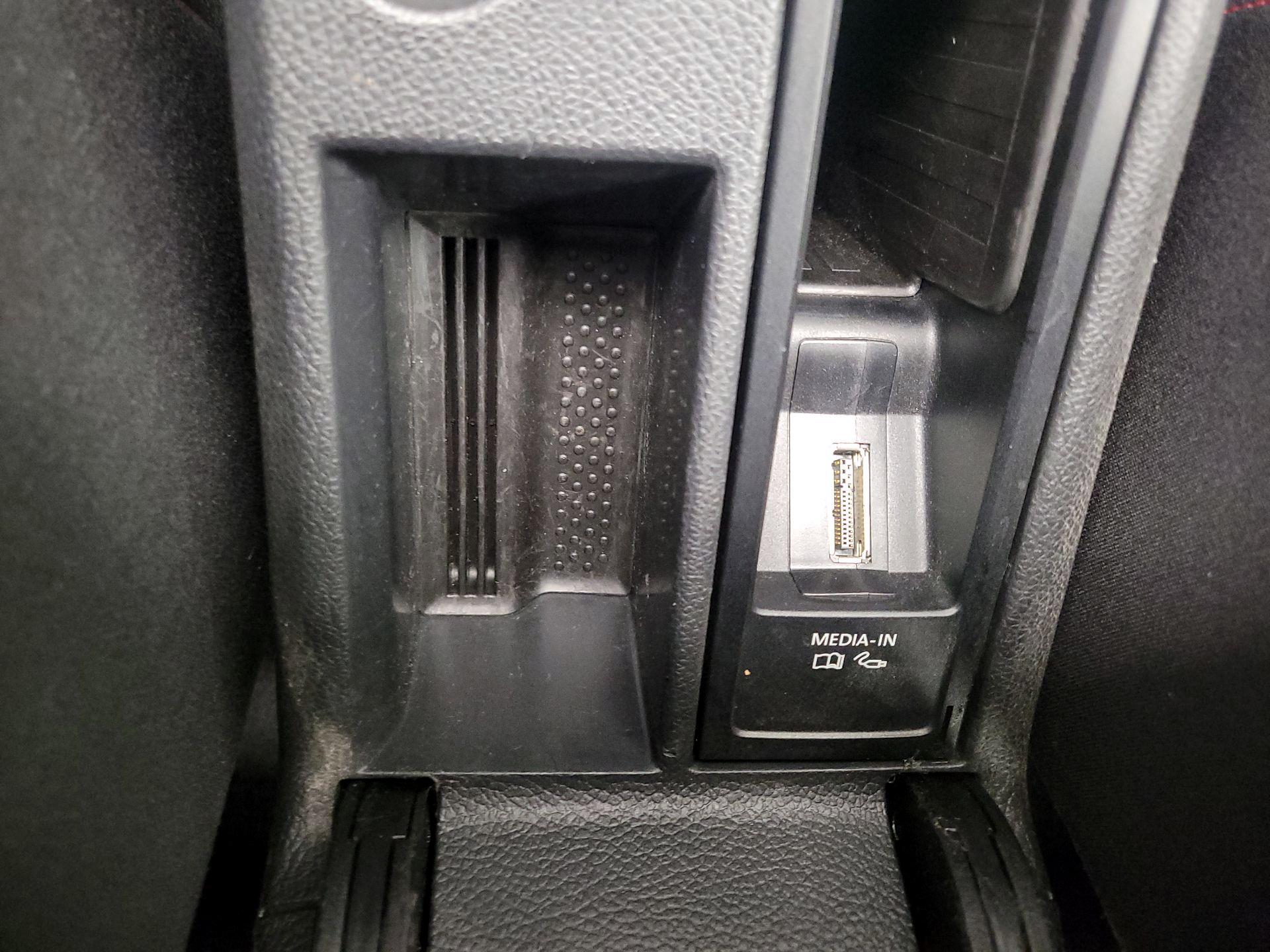 Thumbnail: 2014 Volkswagen Golf - 17