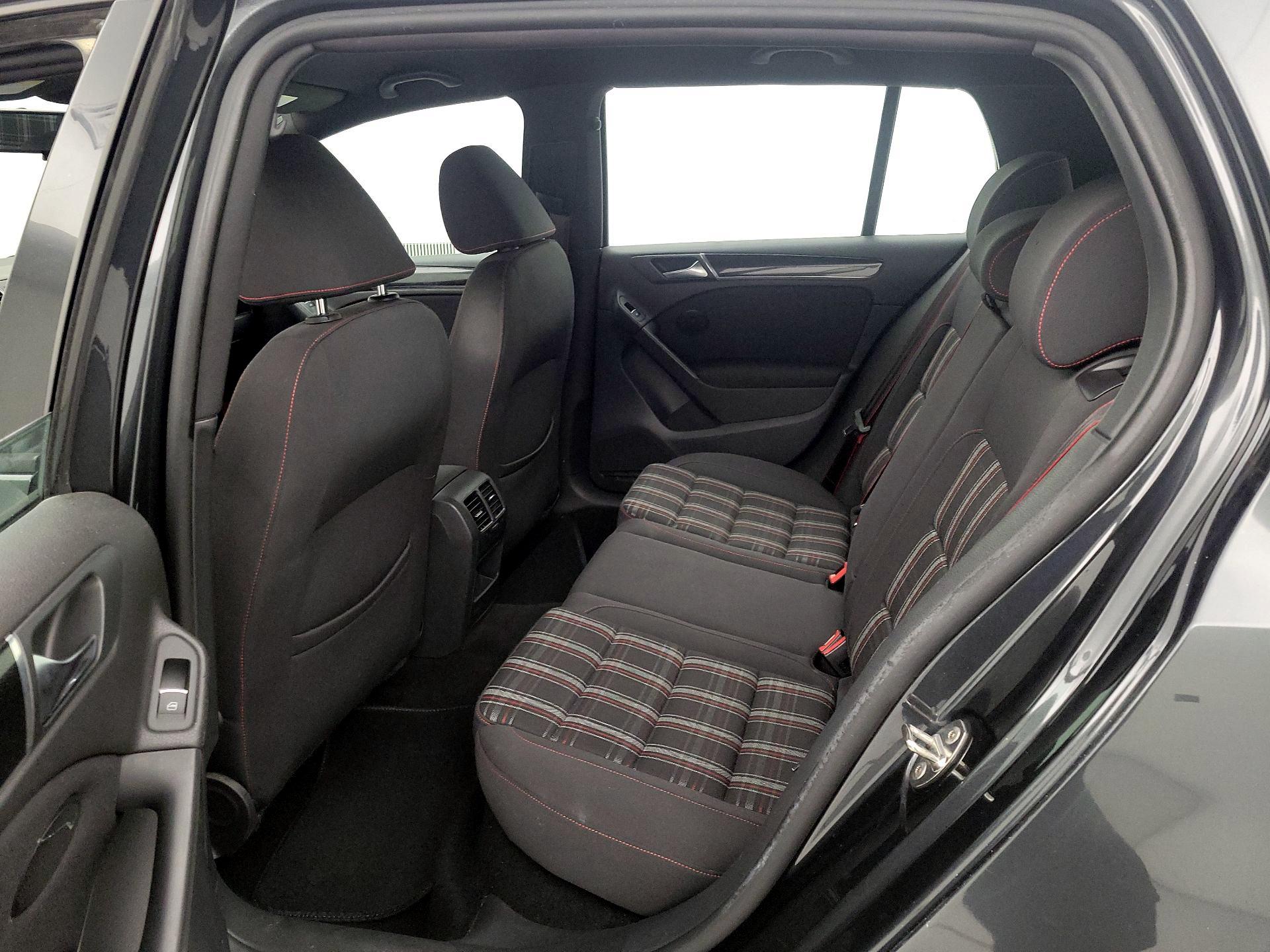 Thumbnail: 2014 Volkswagen Golf - 18