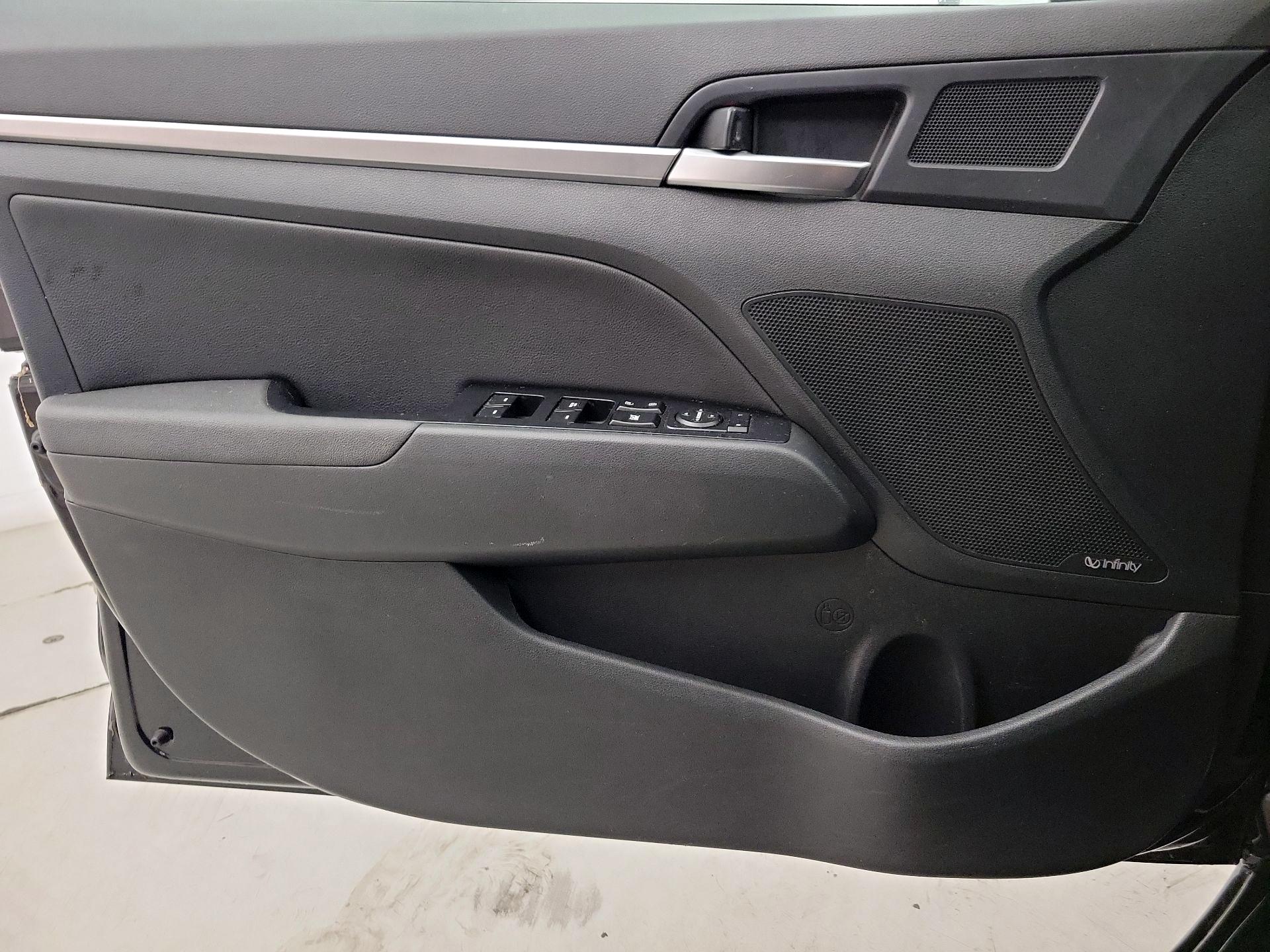 Thumbnail: 2020 Hyundai Elantra - 12