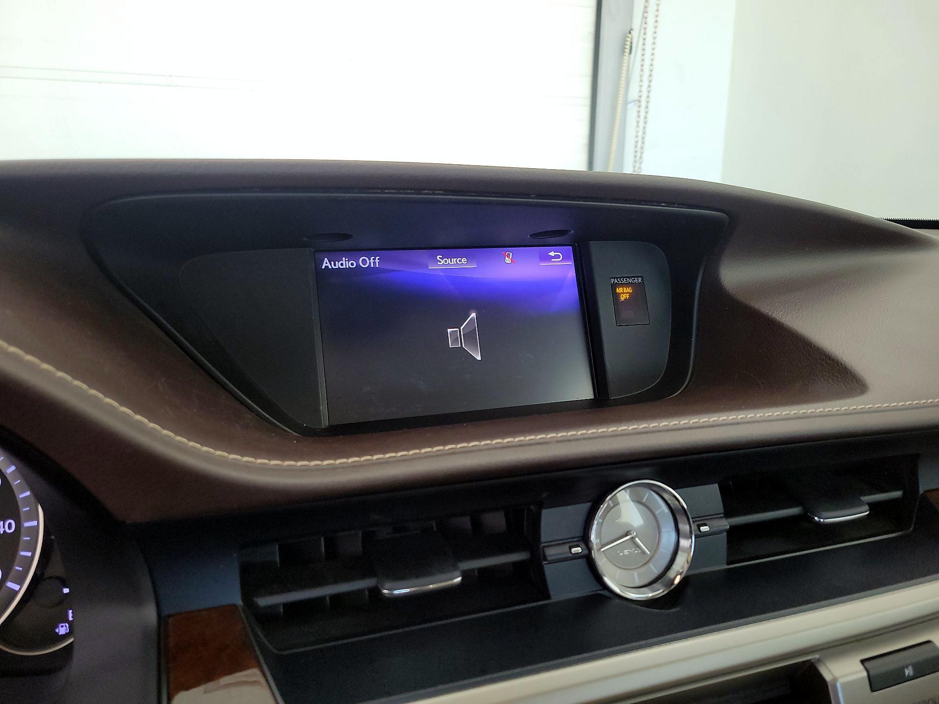 Thumbnail: 2018 Lexus ES - 14