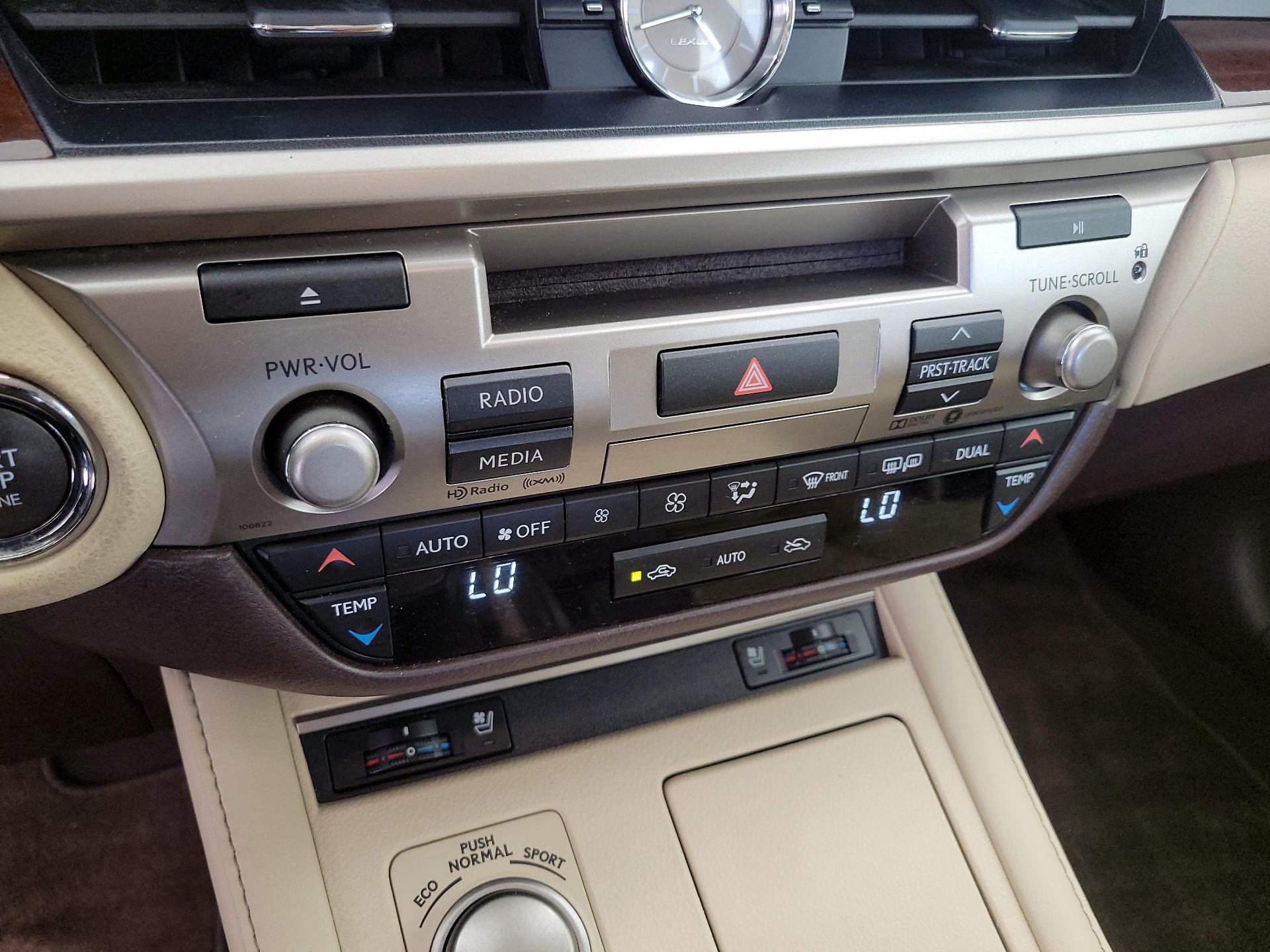 Thumbnail: 2018 Lexus ES - 15