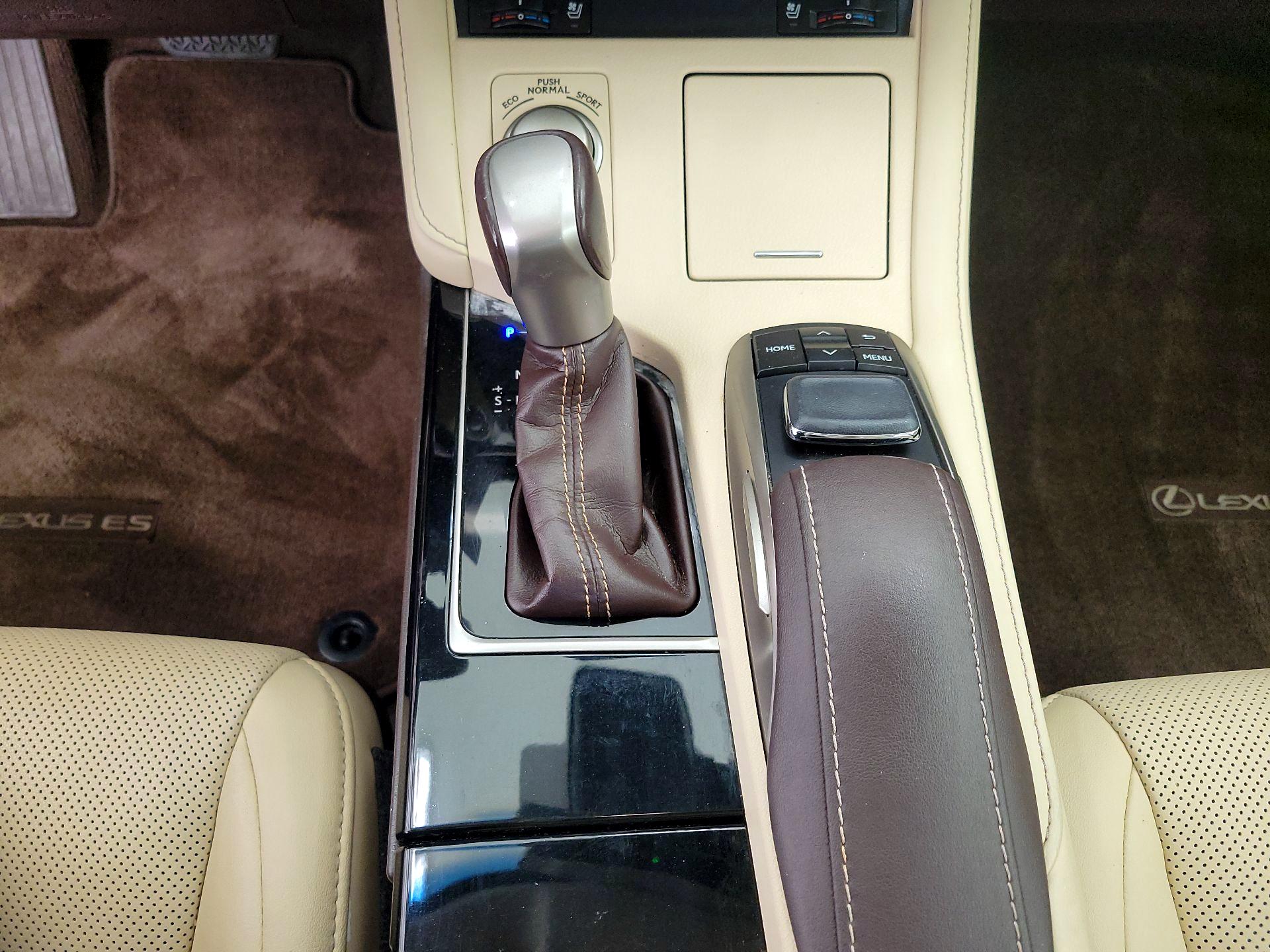 Thumbnail: 2018 Lexus ES - 16