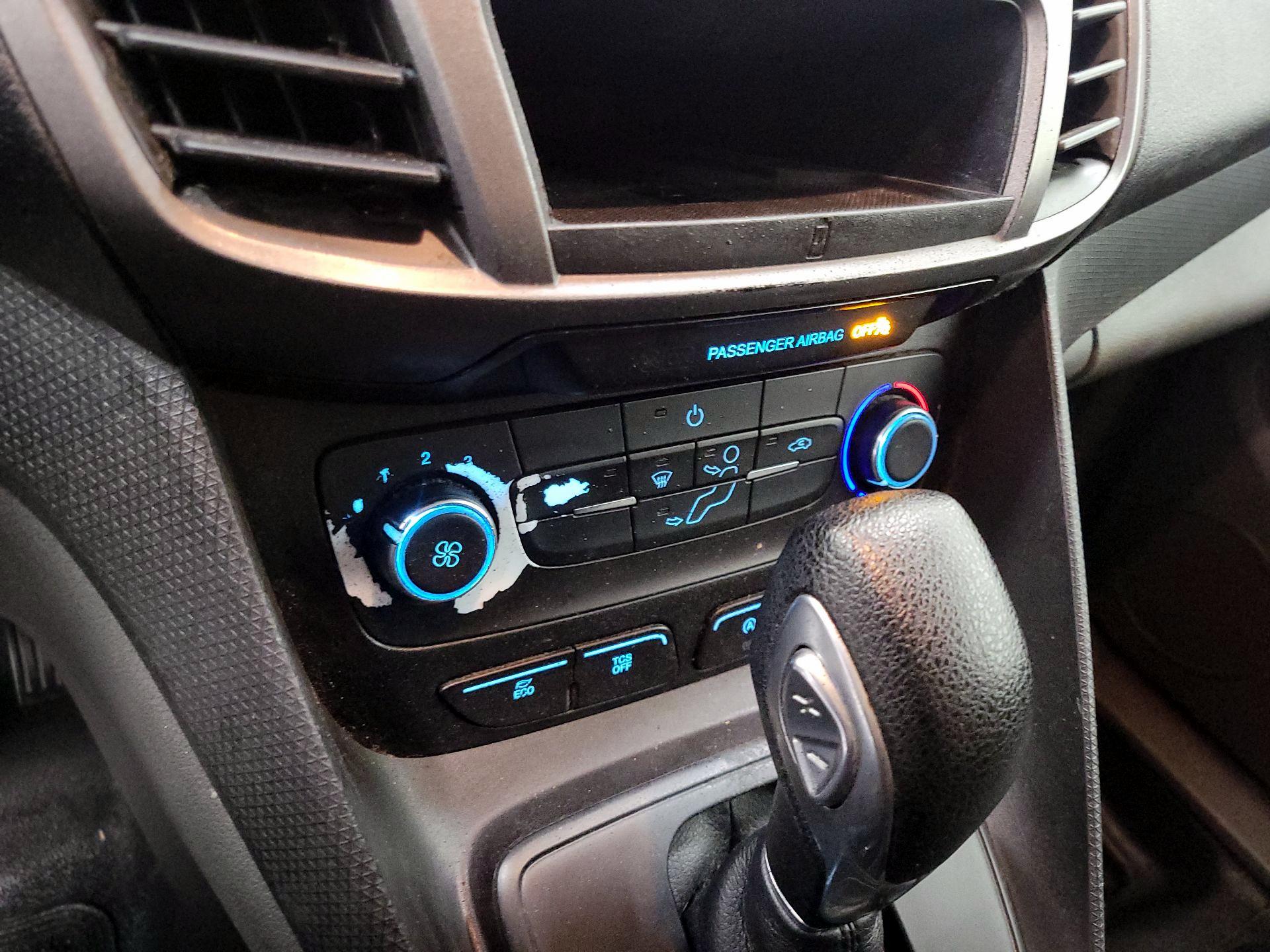 Thumbnail: 2019 Ford Transit Series - 16