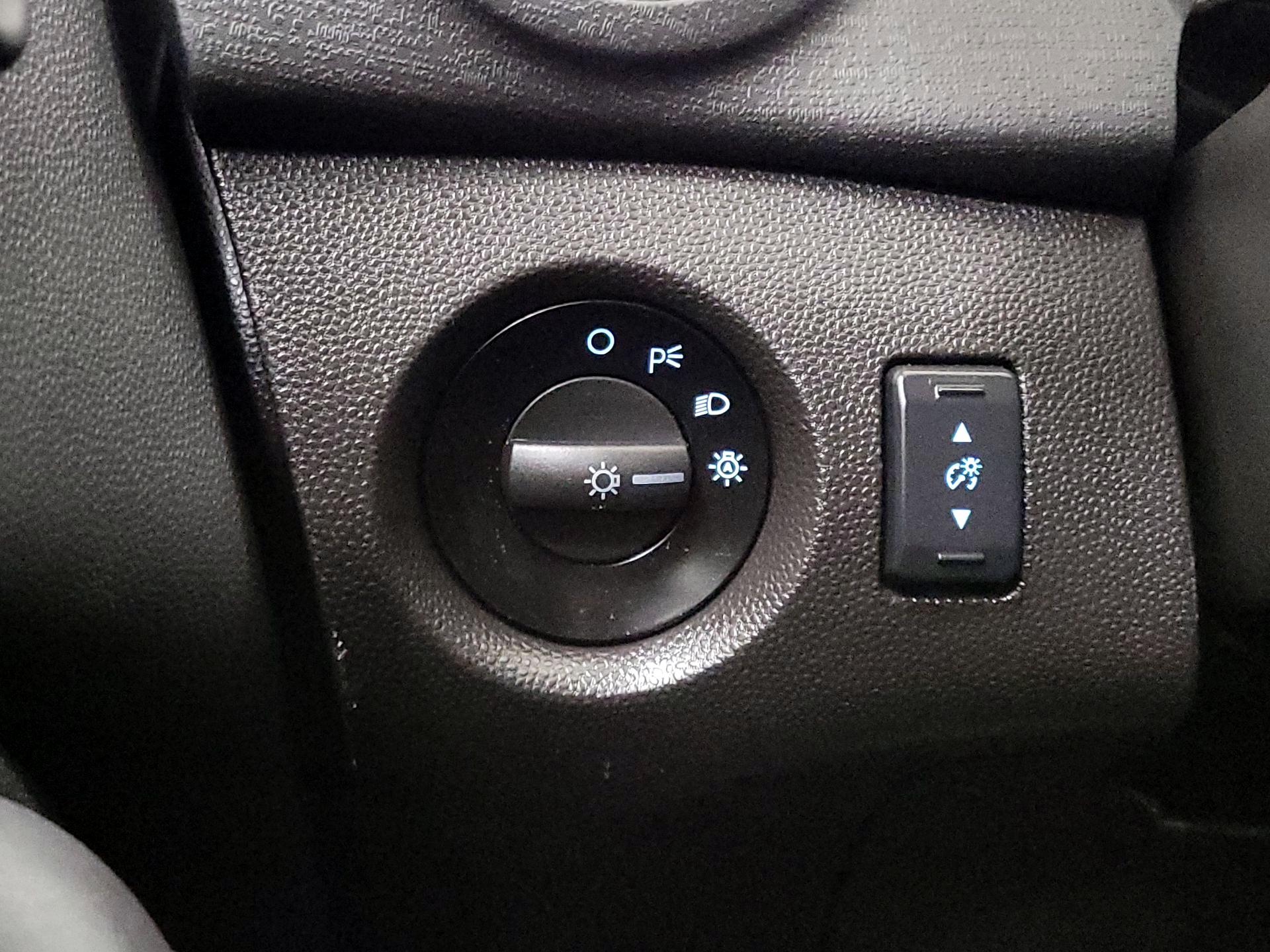 Thumbnail: 2016 Ford Fiesta - 13