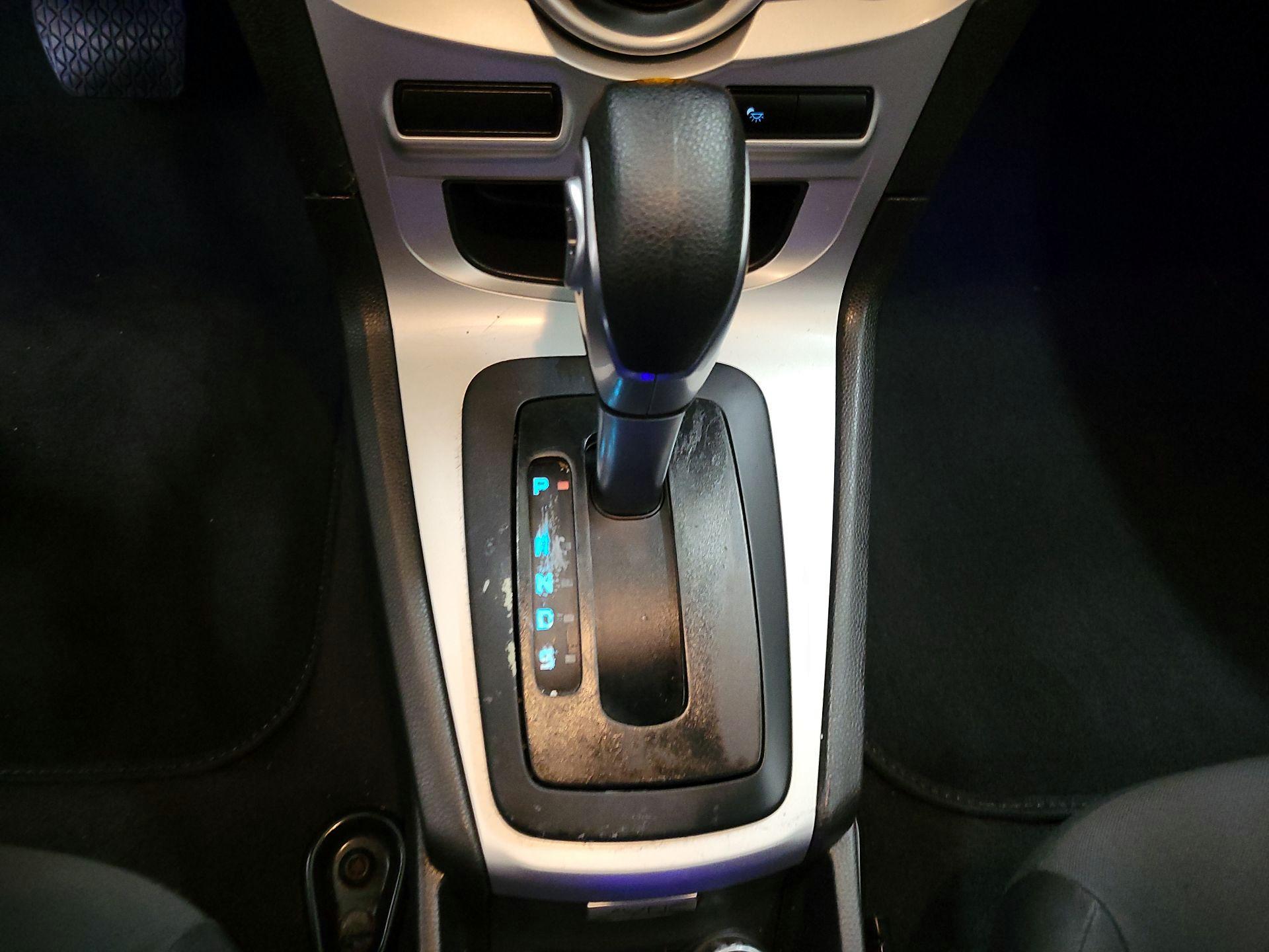 Thumbnail: 2016 Ford Fiesta - 16