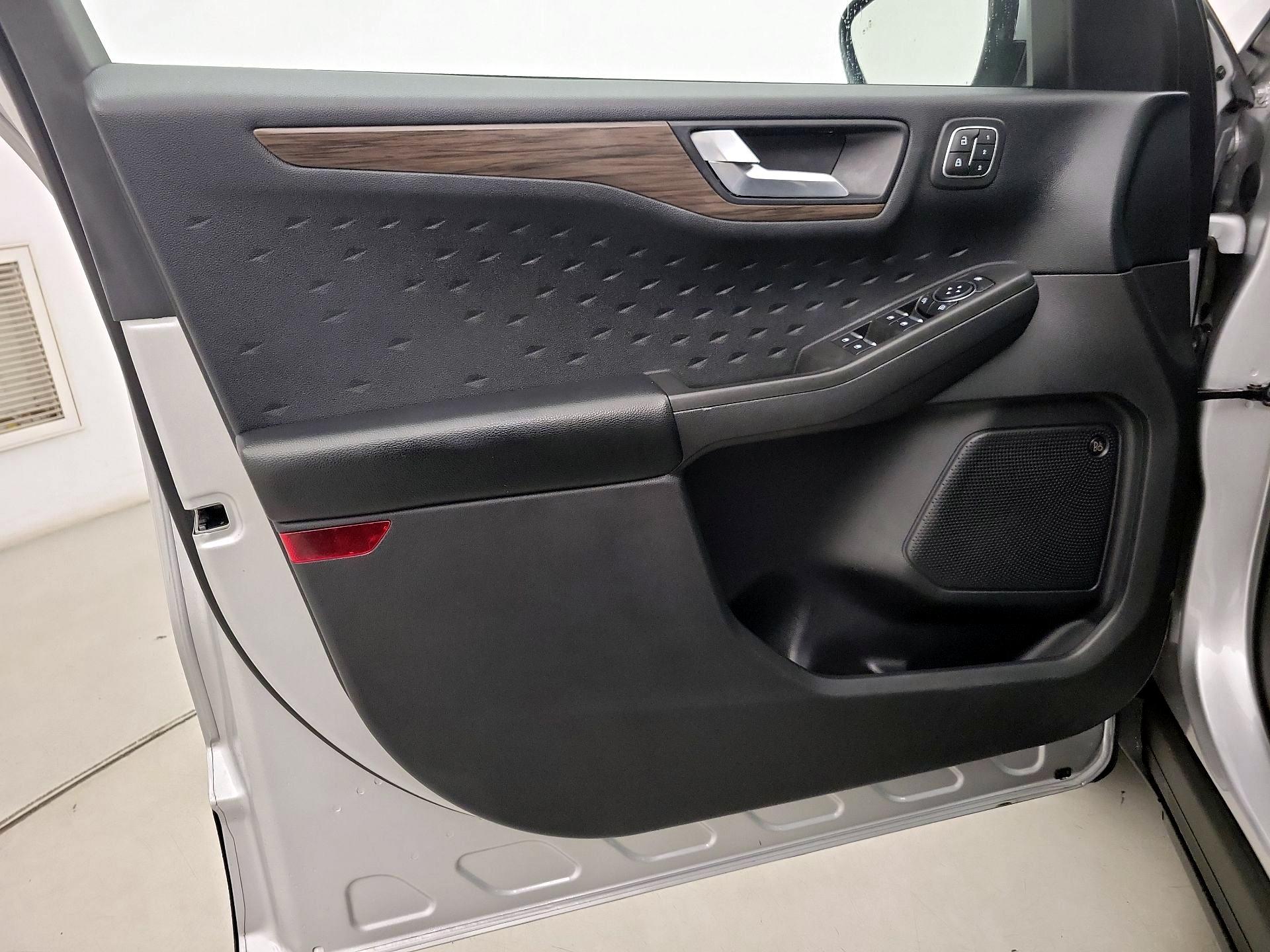 Thumbnail: 2020 Ford Escape - 12