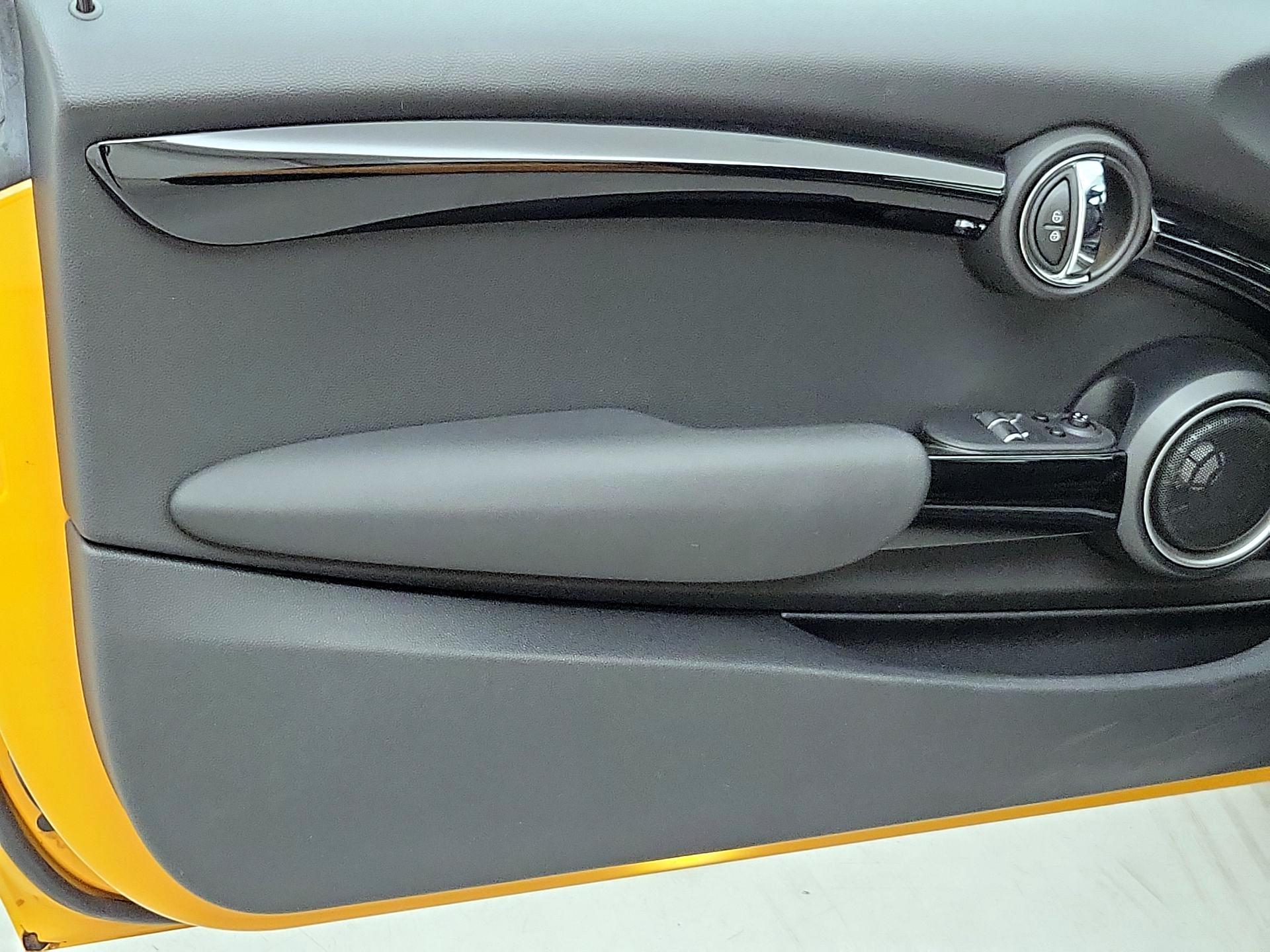 Thumbnail: 2015 MINI Cooper Hardtop - 12