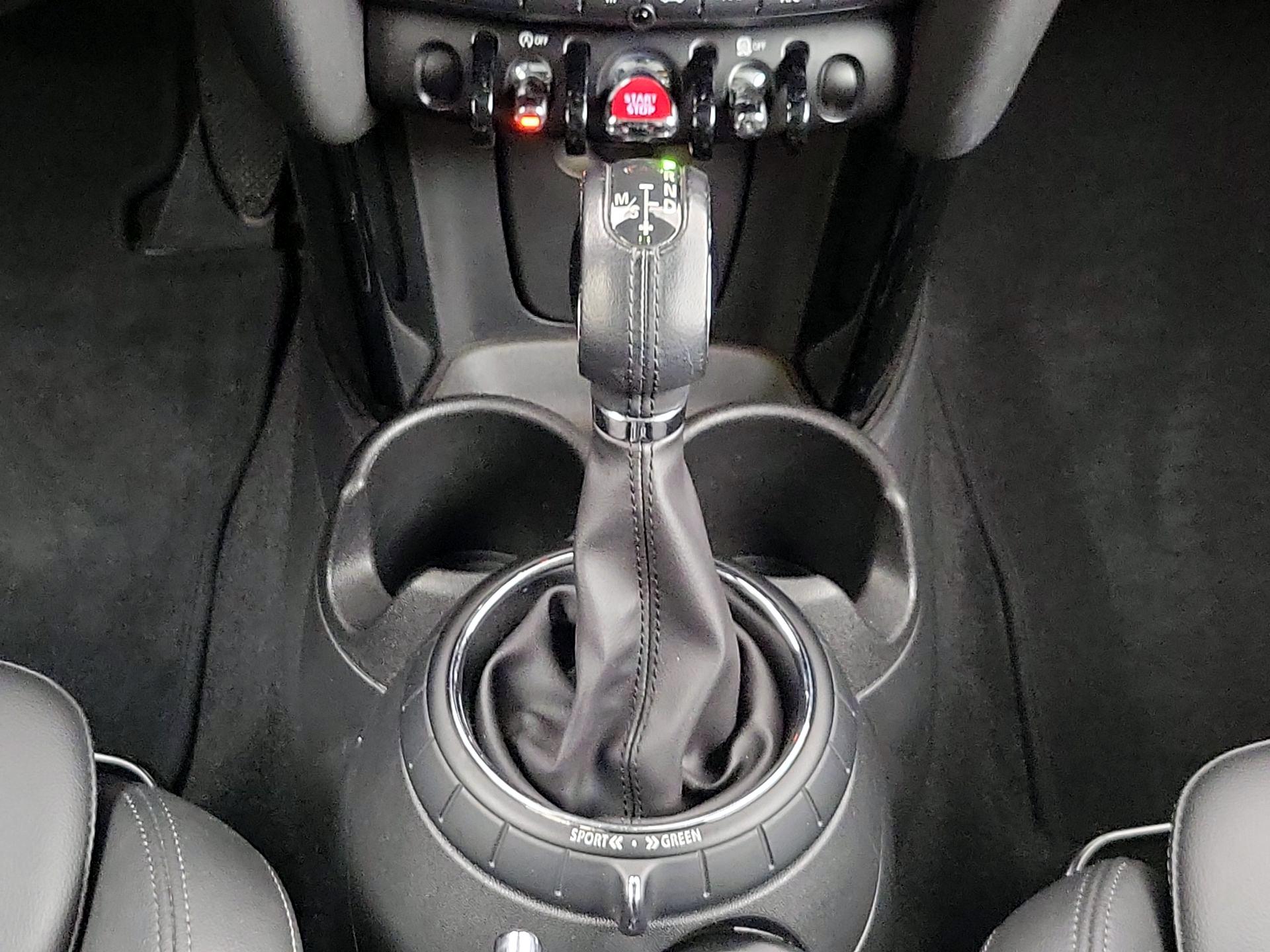 Thumbnail: 2015 MINI Cooper Hardtop - 16