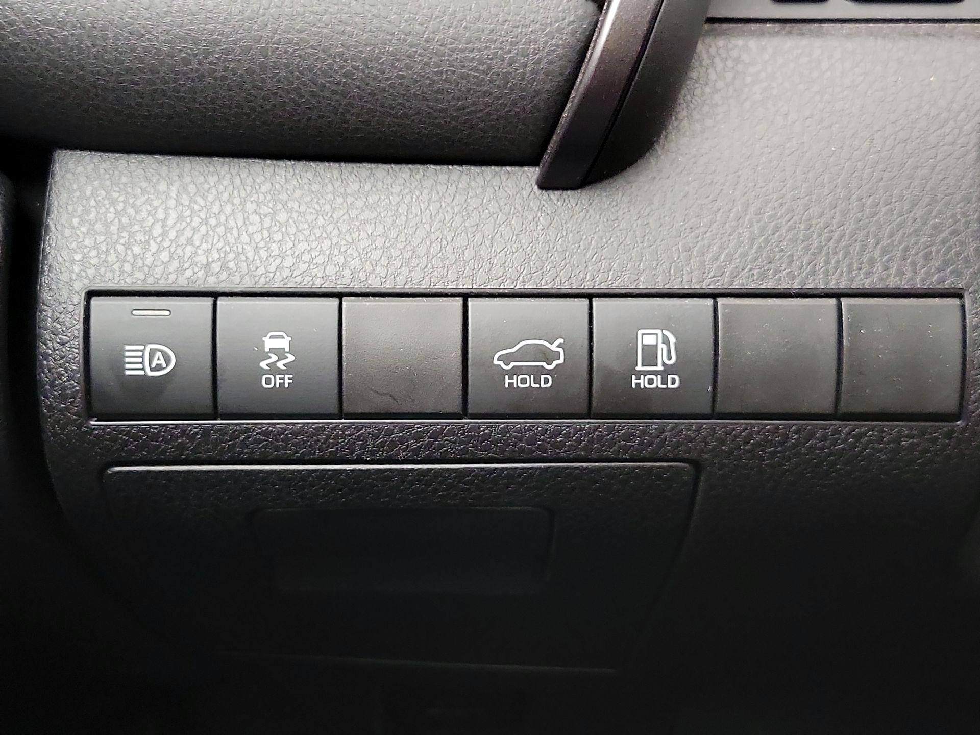 Thumbnail: 2019 Toyota Camry - 13