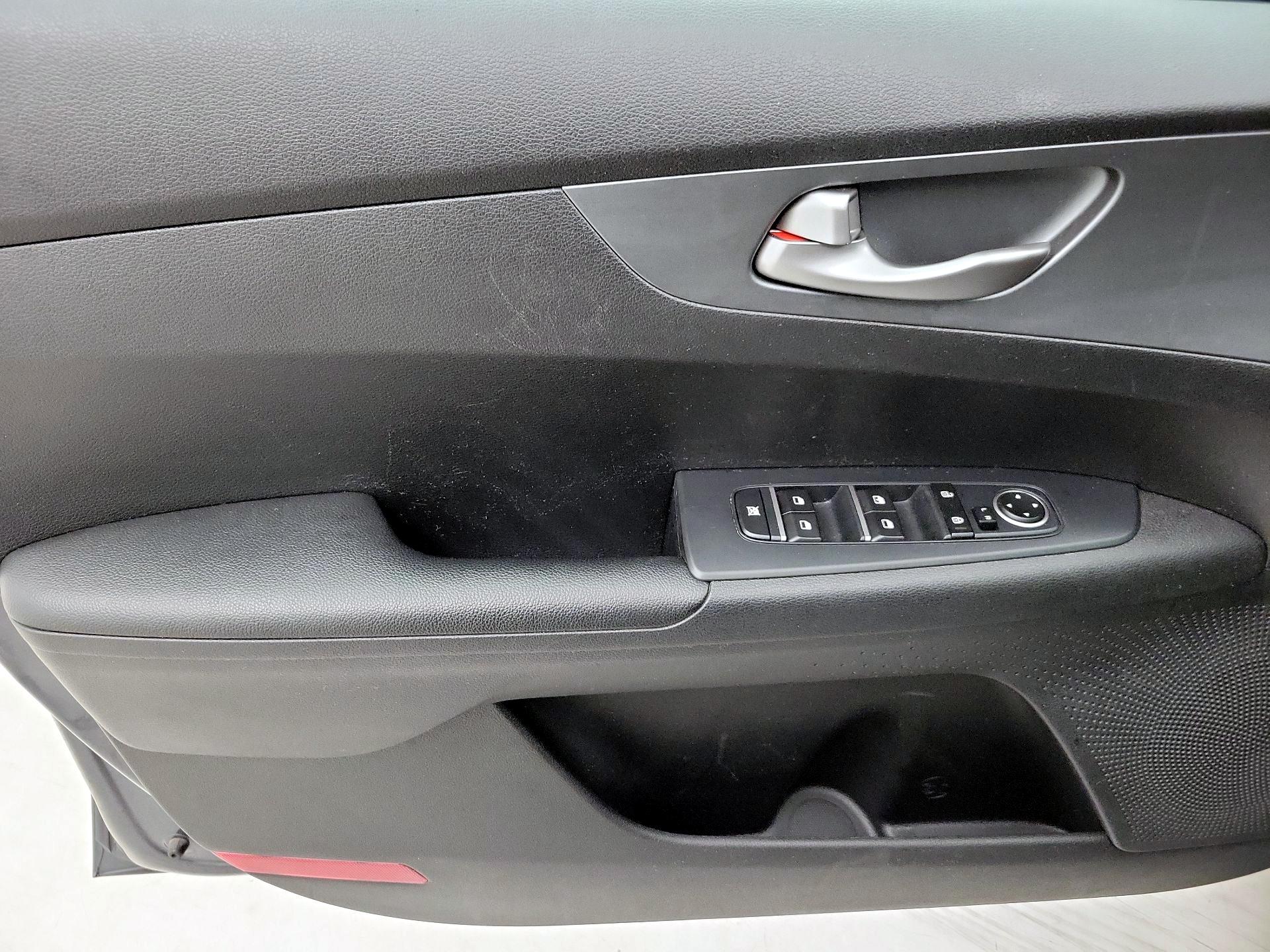 Thumbnail: 2020 Kia Forte - 12