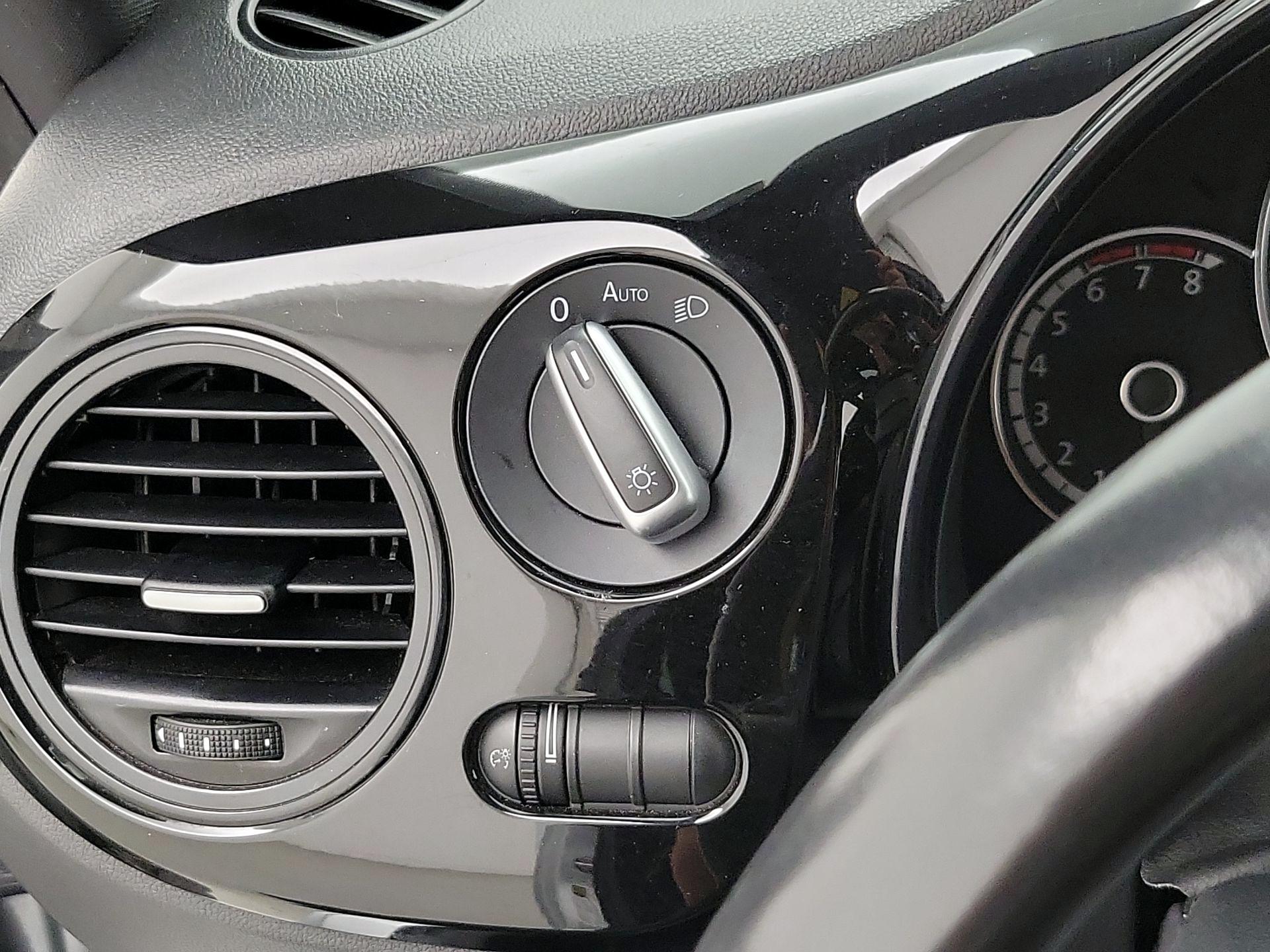 Thumbnail: 2016 Volkswagen Beetle - 13